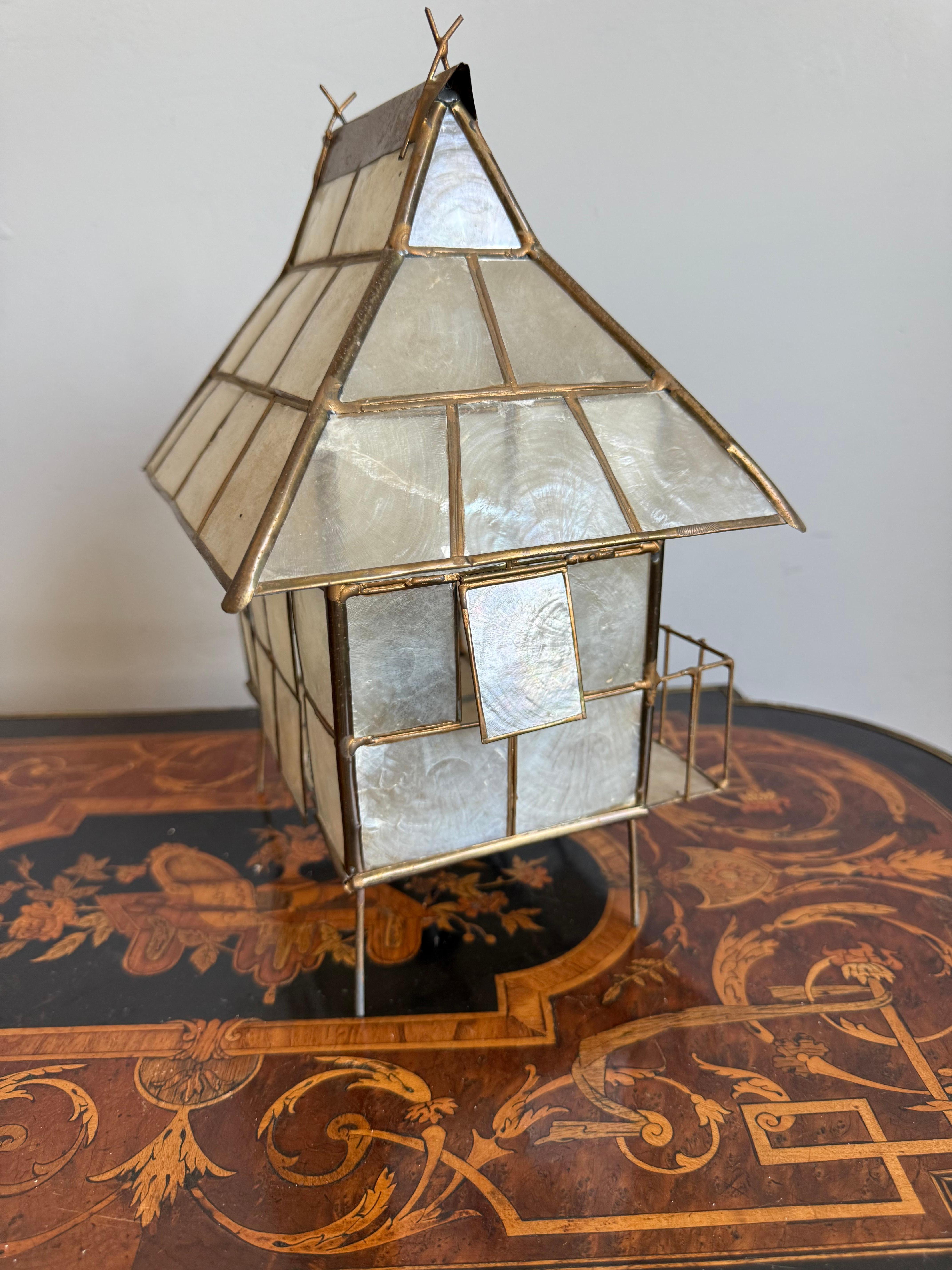 Mid-Century Plexiglass and Brass Miniature House Table Lamp, Handcrafted, 1950s For Sale 2