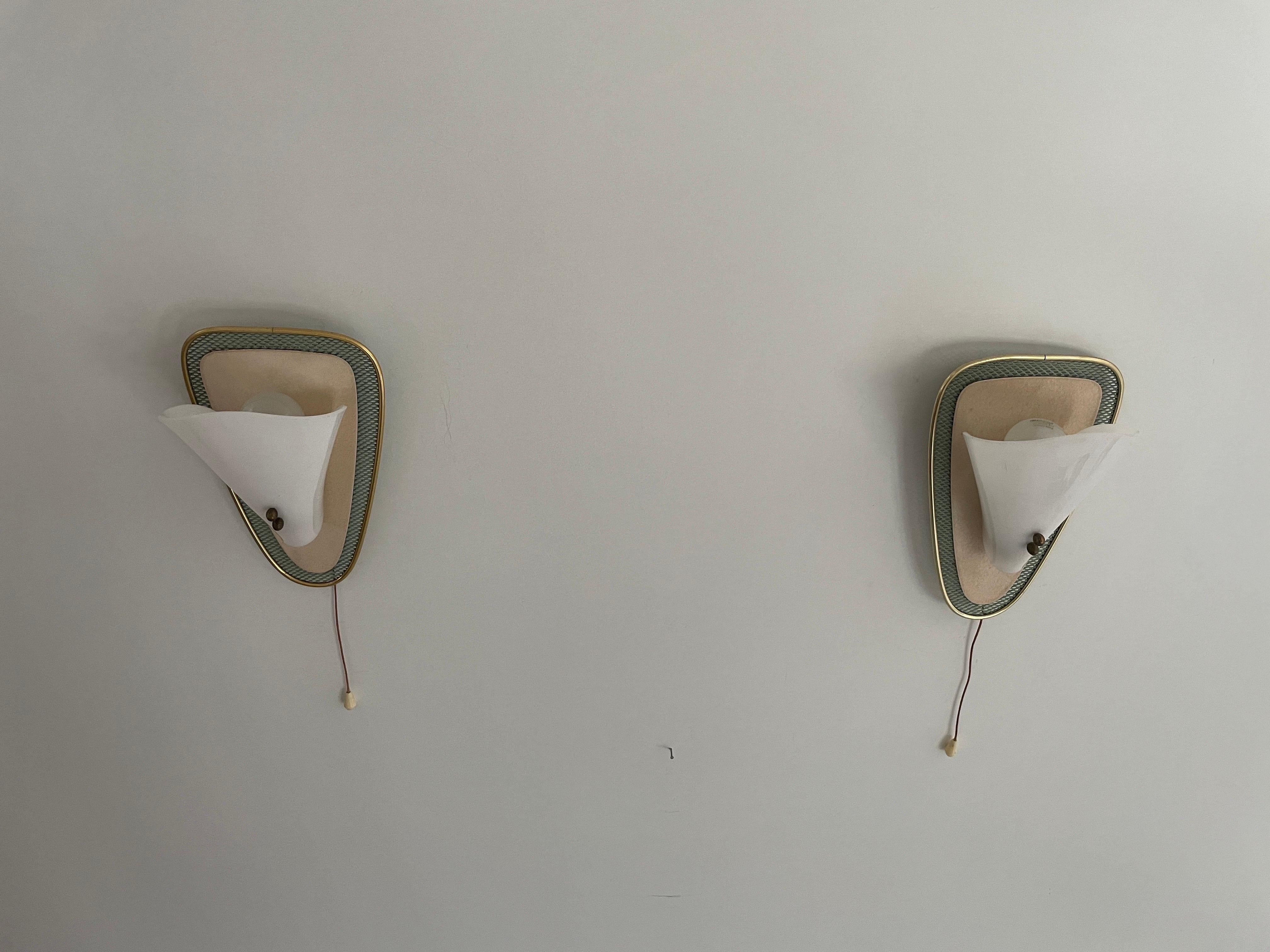 Paire d'appliques du milieu du siècle en plexiglas et métal vert/or, années 1950, Allemagne en vente 1