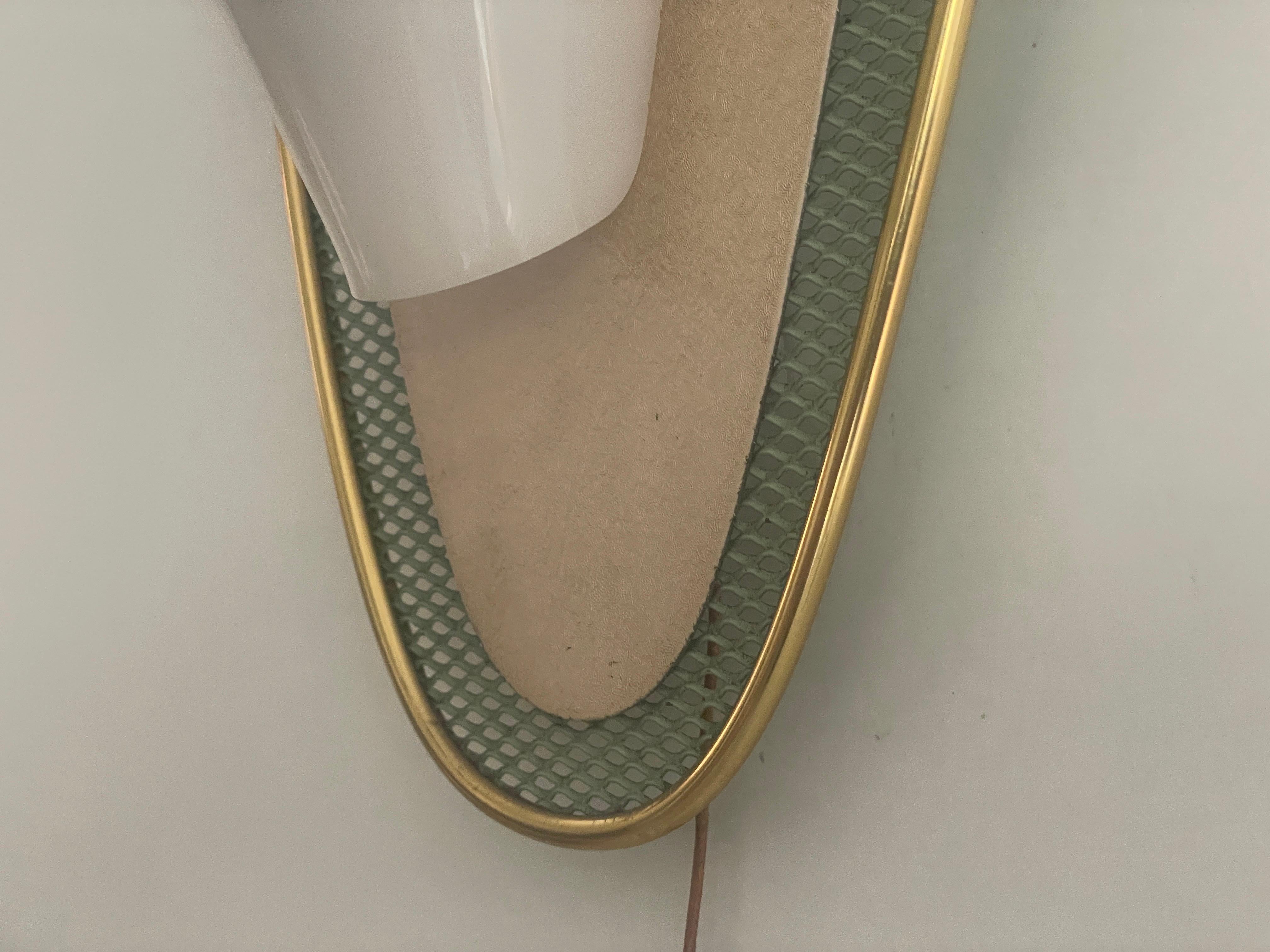 Paire d'appliques du milieu du siècle en plexiglas et métal vert/or, années 1950, Allemagne en vente 2