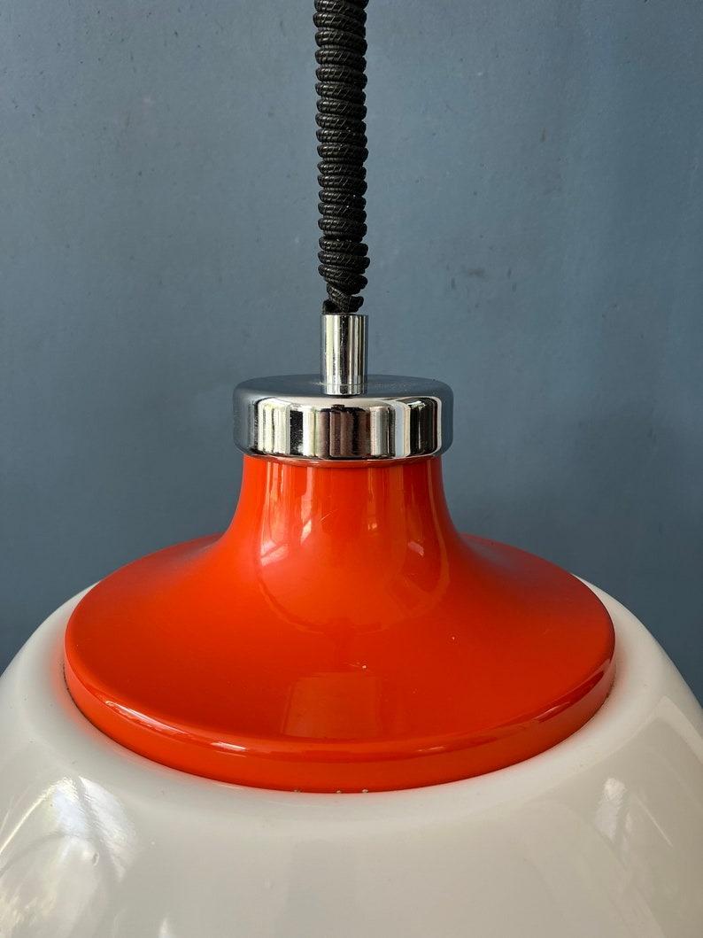 Space Age Lampada a sospensione massiccia in plexiglass di metà secolo con cappuccio rosso, anni '70 in vendita