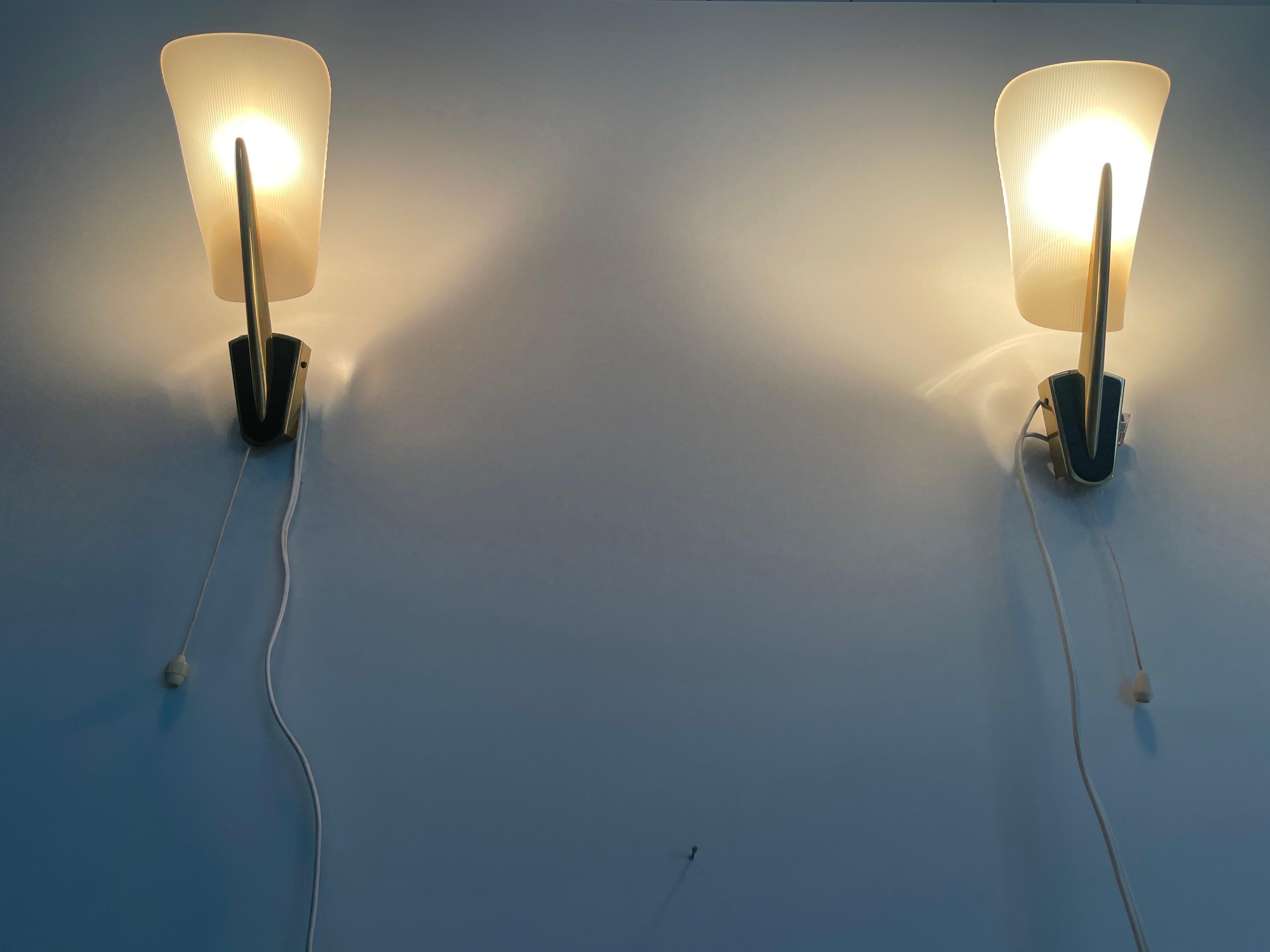 Coppia di lampade in plexiglass della metà del secolo scorso, 1950, Germania in vendita 3