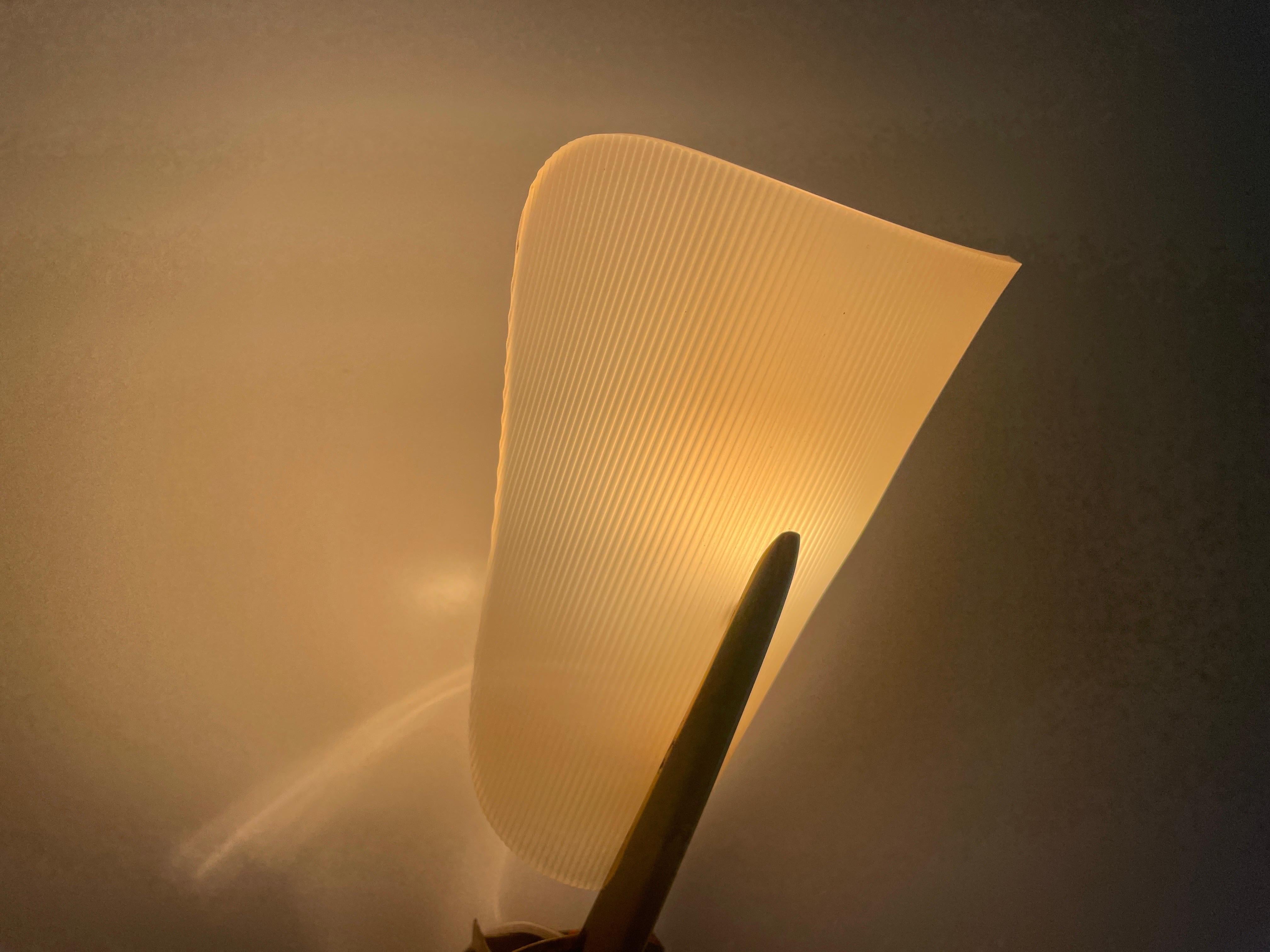 Coppia di lampade in plexiglass della metà del secolo scorso, 1950, Germania in vendita 8