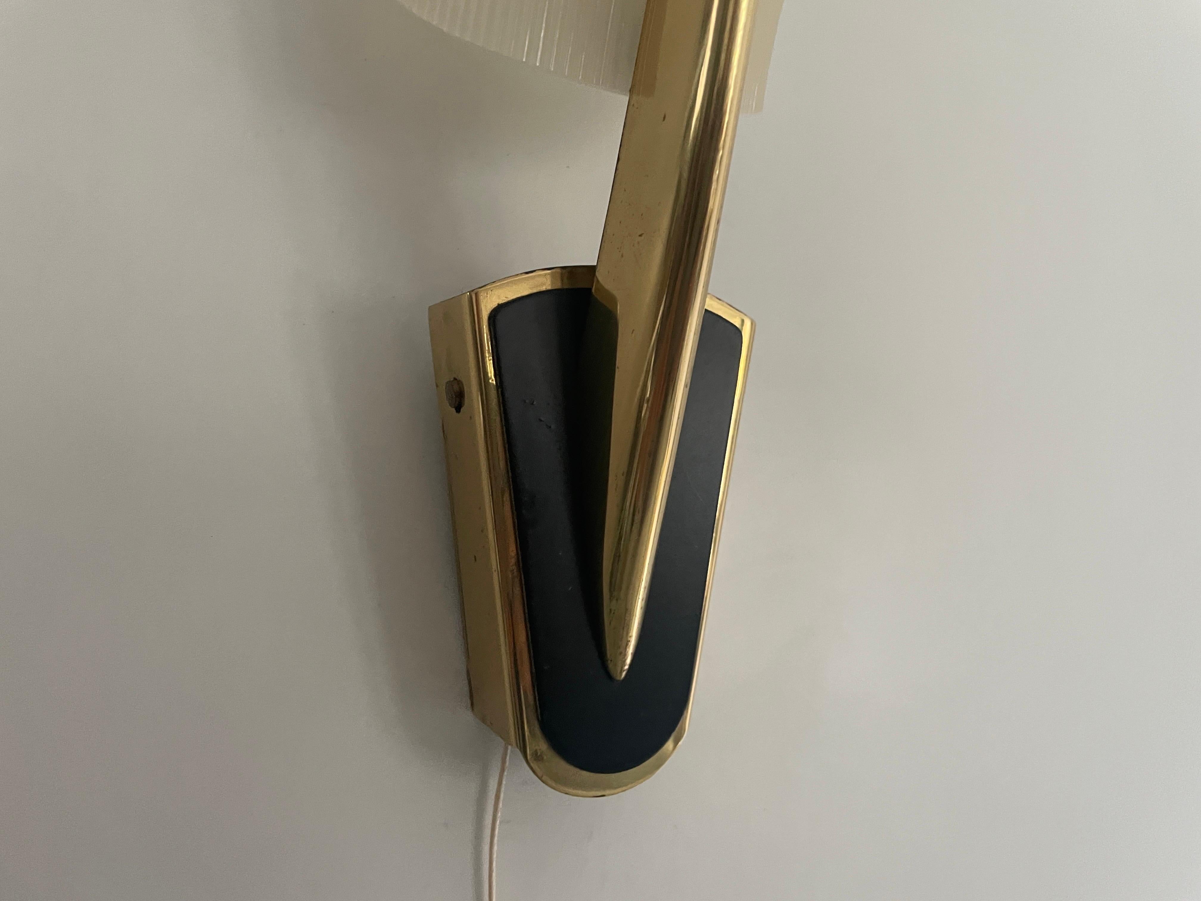 Ottone Coppia di lampade in plexiglass della metà del secolo scorso, 1950, Germania in vendita