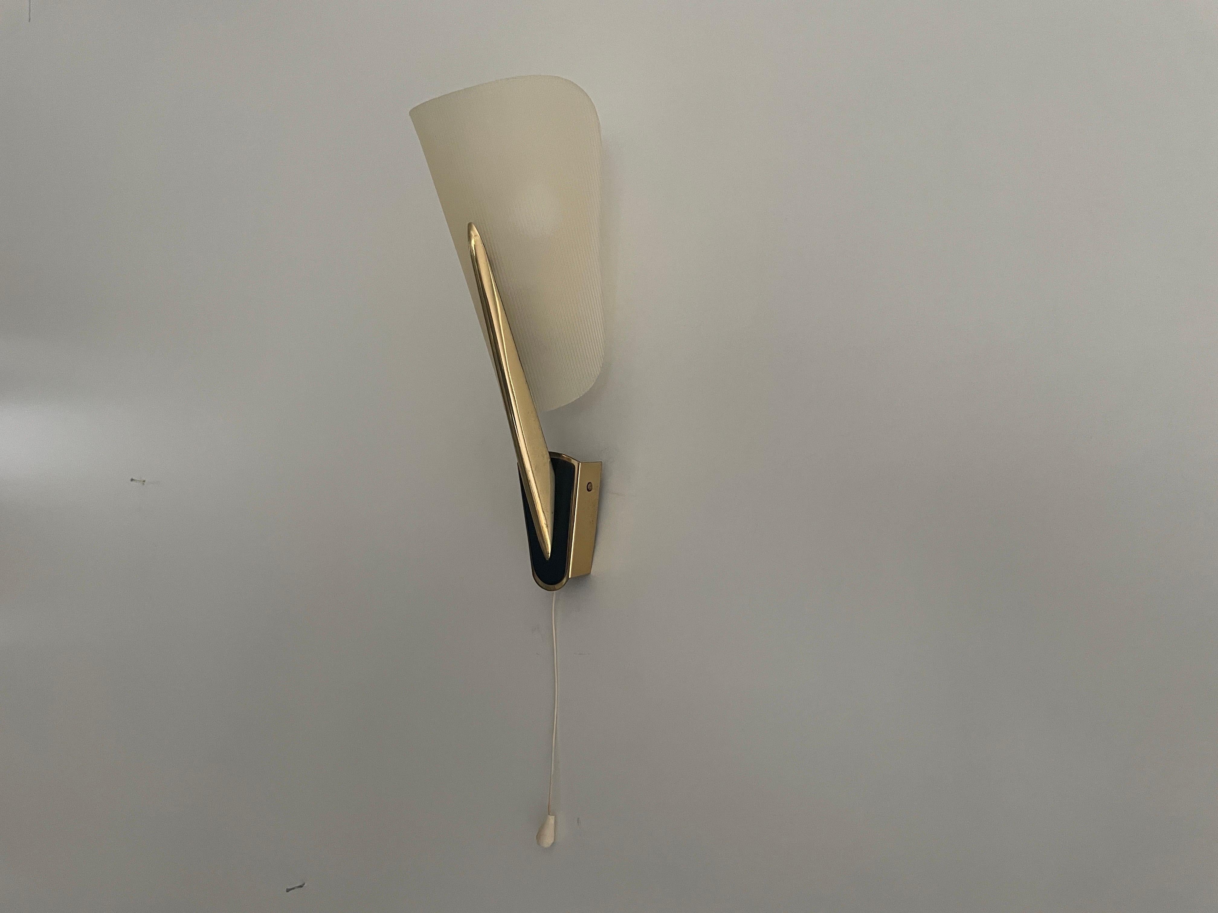 Coppia di lampade in plexiglass della metà del secolo scorso, 1950, Germania in vendita 1