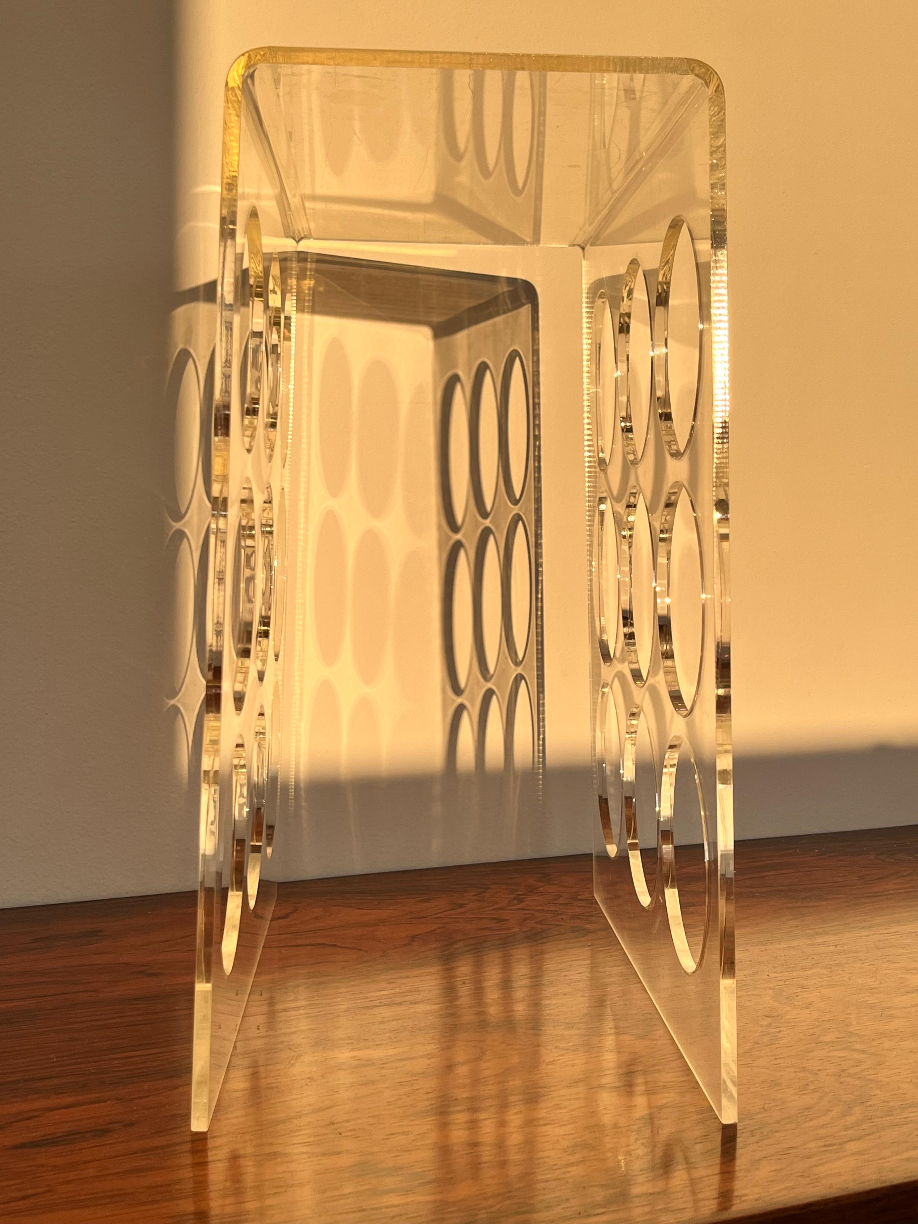 Botellero/soporte para 9 botellas de plexiglás y metacrilato de mediados de siglo - Años 80 en Bueno estado para la venta en Praha, CZ