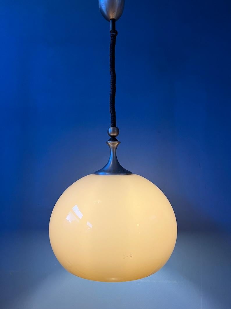 Mid Century Plexiglass Space Age Mushroom Pendant Lamp by Dijkstra, 1970s In Good Condition For Sale In ROTTERDAM, ZH