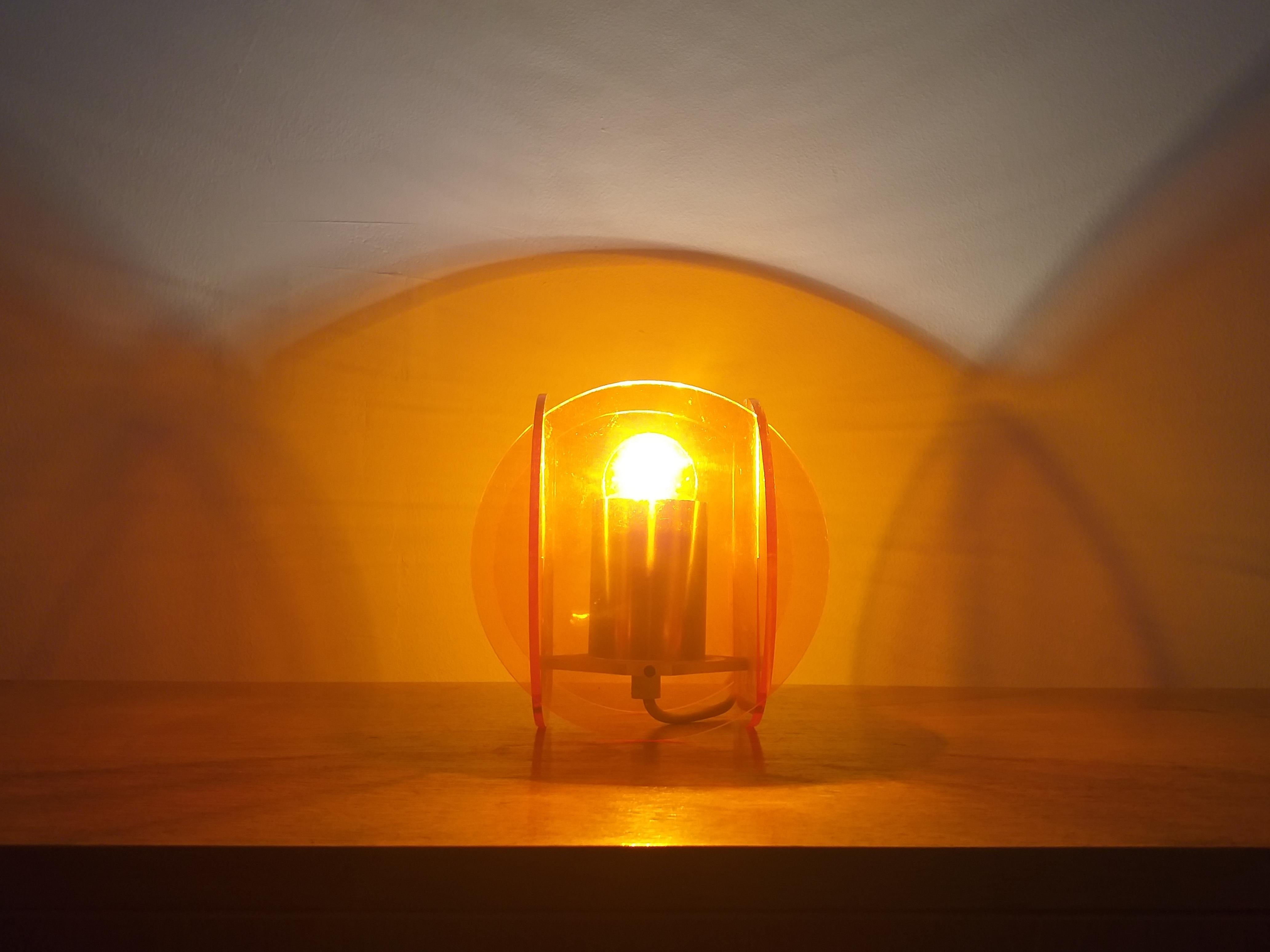 Midcentury Plexiglass Table Lamp, 1970s 1