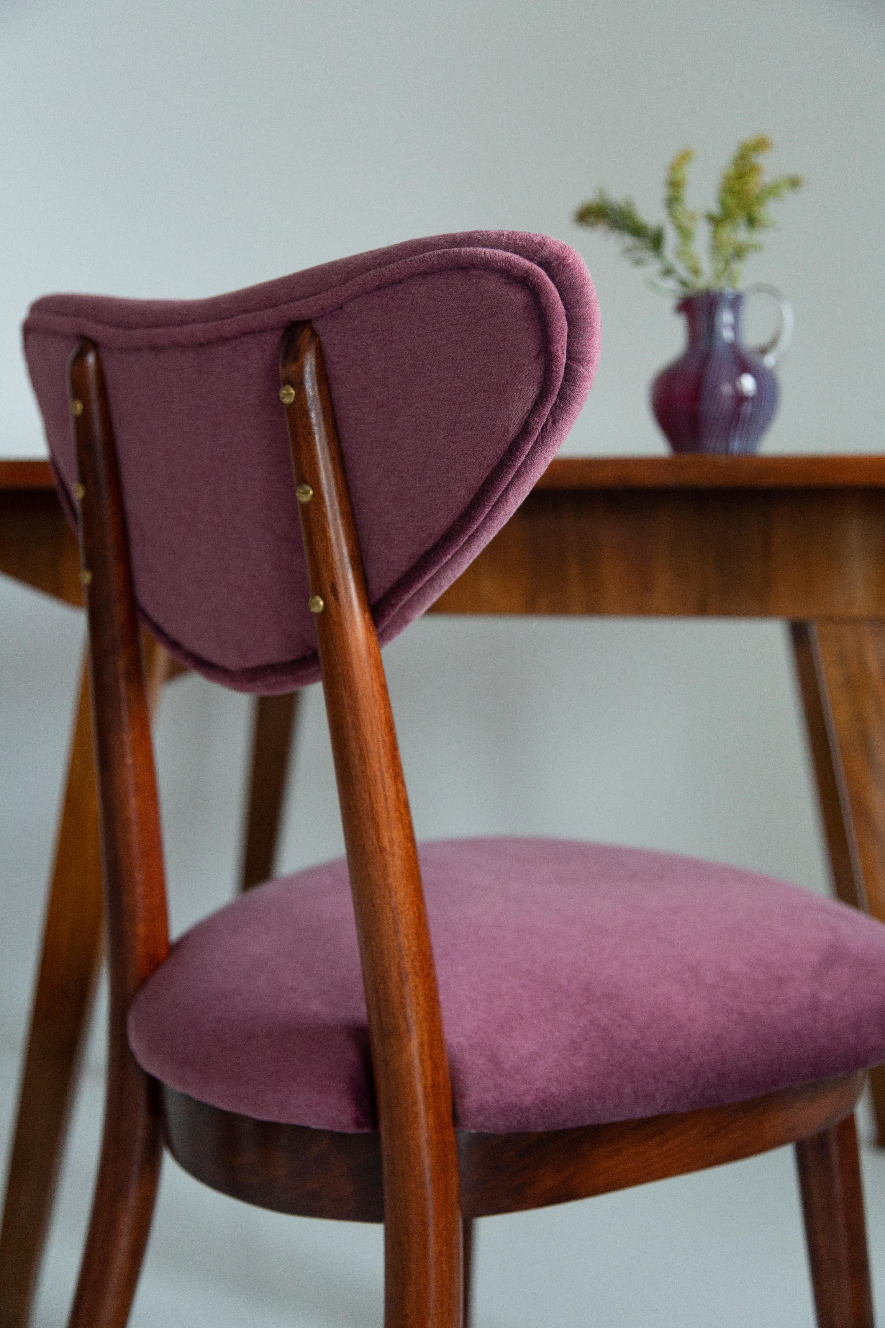 Mid Century Plum Violet Velvet Heart Chair, Europa, 1960er Jahre (Moderne der Mitte des Jahrhunderts) im Angebot