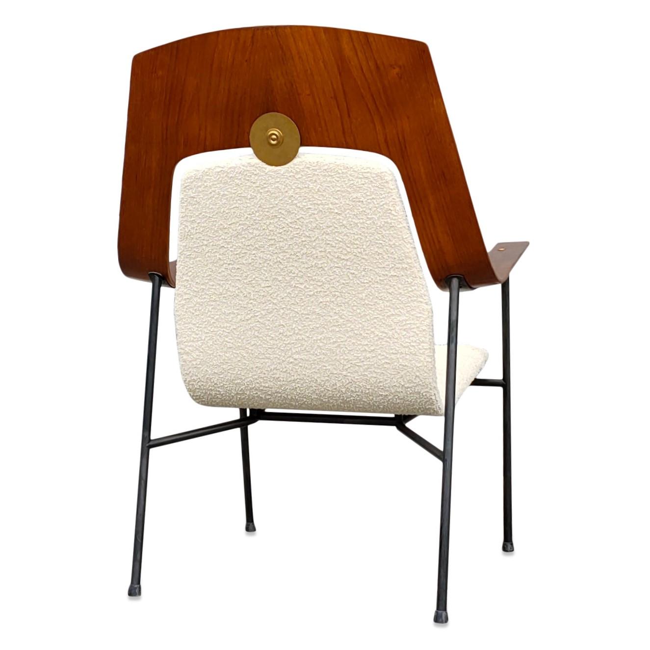 One of a kind teak plywood armchair
brass accents
enameled steel structure
fresh crème white bouclé upholstery
This item will be shipped disassembled for safer shipping (seat, feet and backrest disassembled in the same box)
This item will ship