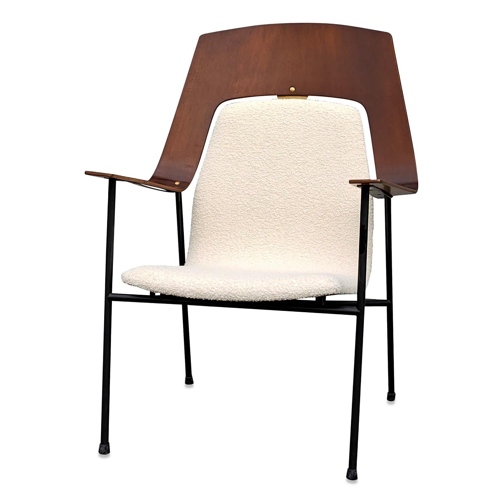 British Midcentury Plywood and Cream White Armchair Attributed Robin Day, UK, 1960s For Sale