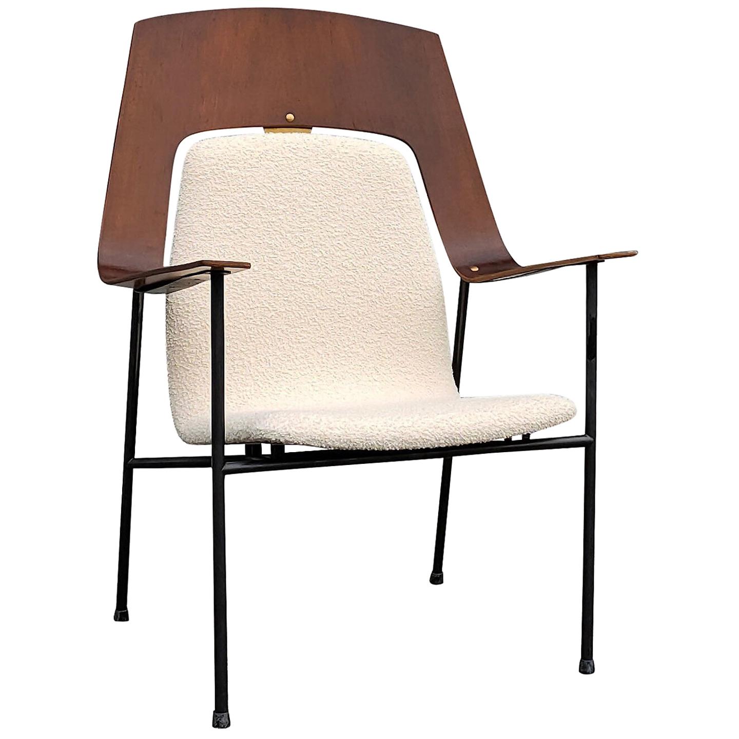 Fauteuil du milieu du siècle en contreplaqué et blanc crème attribué à Robin Day, Royaume-Uni, années 1960