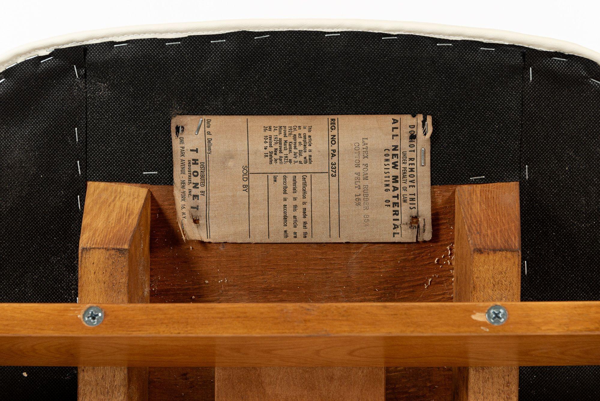 Poltrone in compensato del Medioevo di Joe Atkinson per Thonet in vendita 3