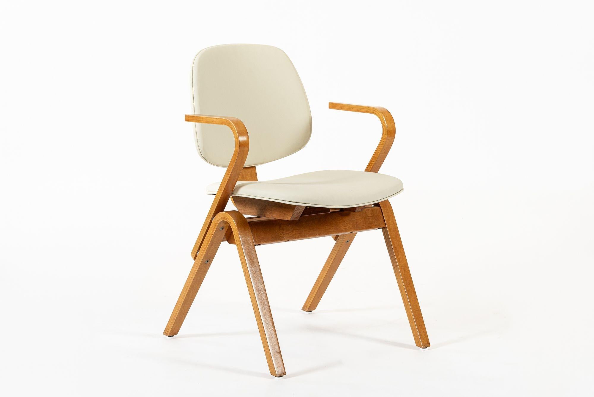 Poltrone in compensato del Medioevo di Joe Atkinson per Thonet in vendita 4