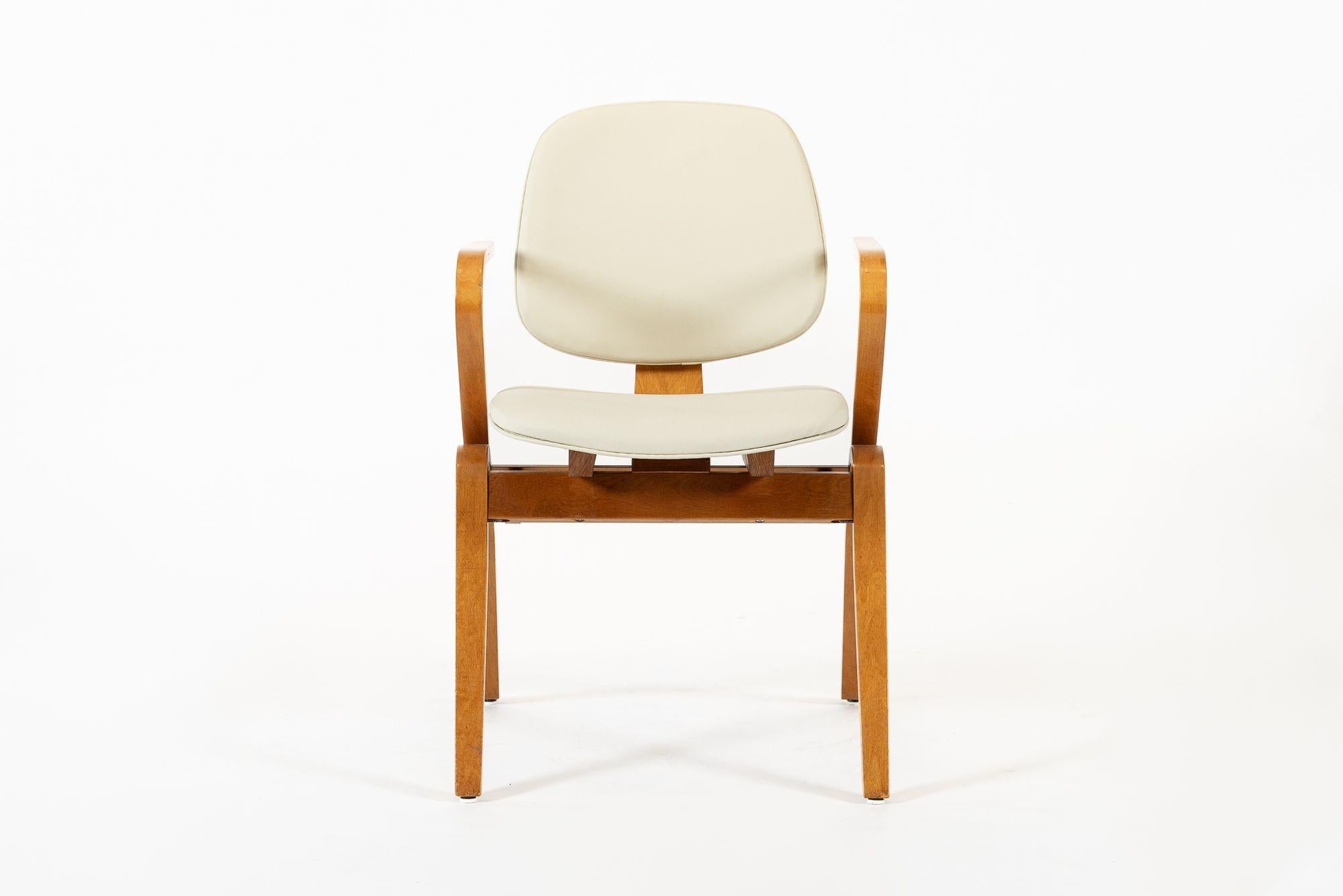 Poltrone in compensato del Medioevo di Joe Atkinson per Thonet in vendita 5