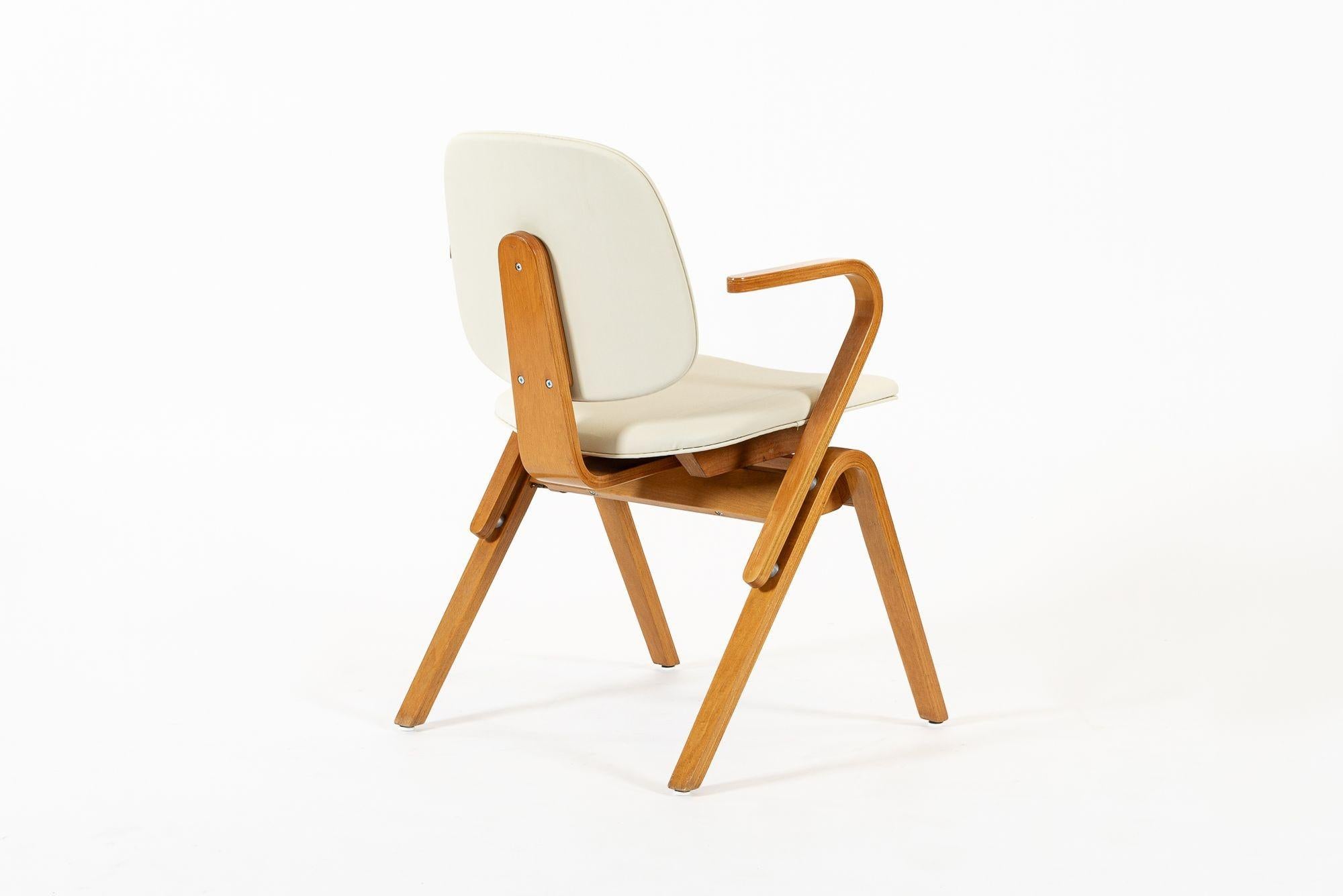 Poltrone in compensato del Medioevo di Joe Atkinson per Thonet in vendita 7