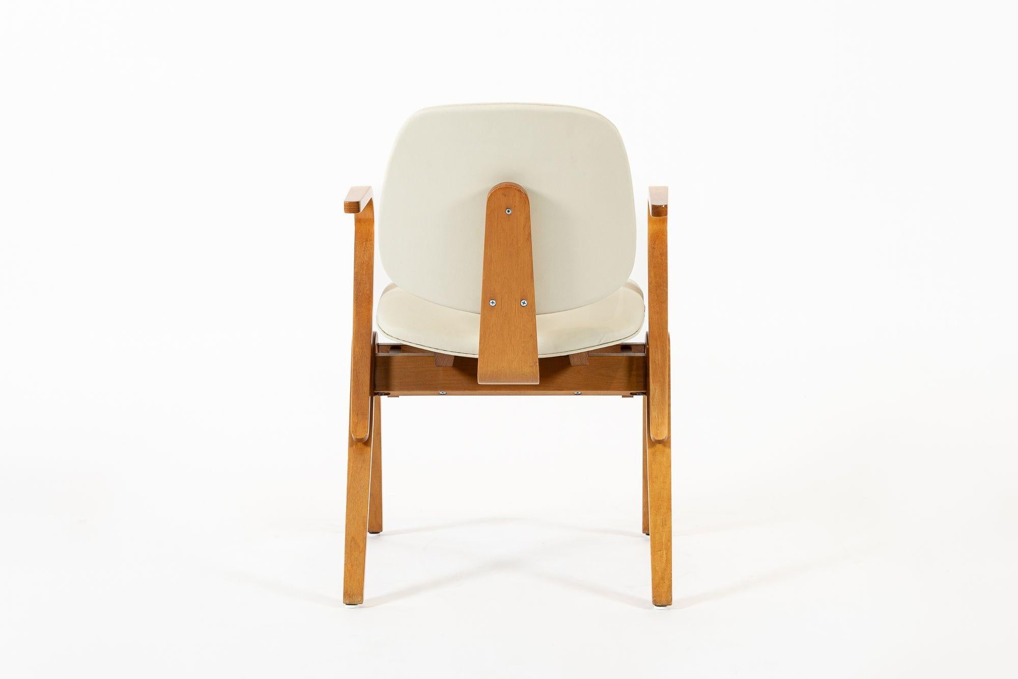 Poltrone in compensato del Medioevo di Joe Atkinson per Thonet in vendita 8