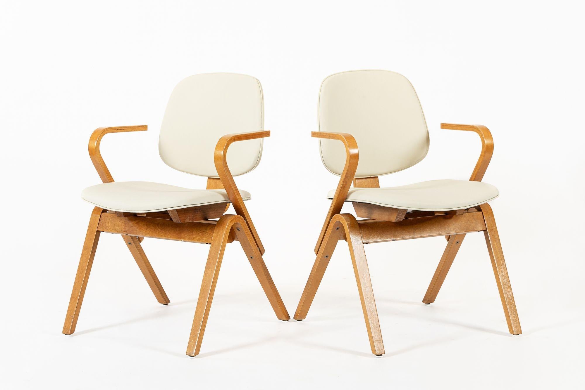 Mid-Century moderno Poltrone in compensato del Medioevo di Joe Atkinson per Thonet in vendita