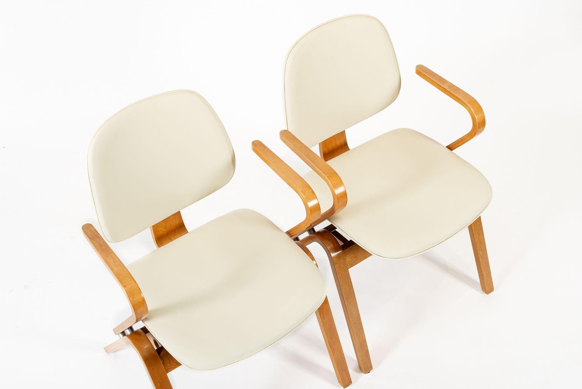 Poltrone in compensato del Medioevo di Joe Atkinson per Thonet in vendita 2