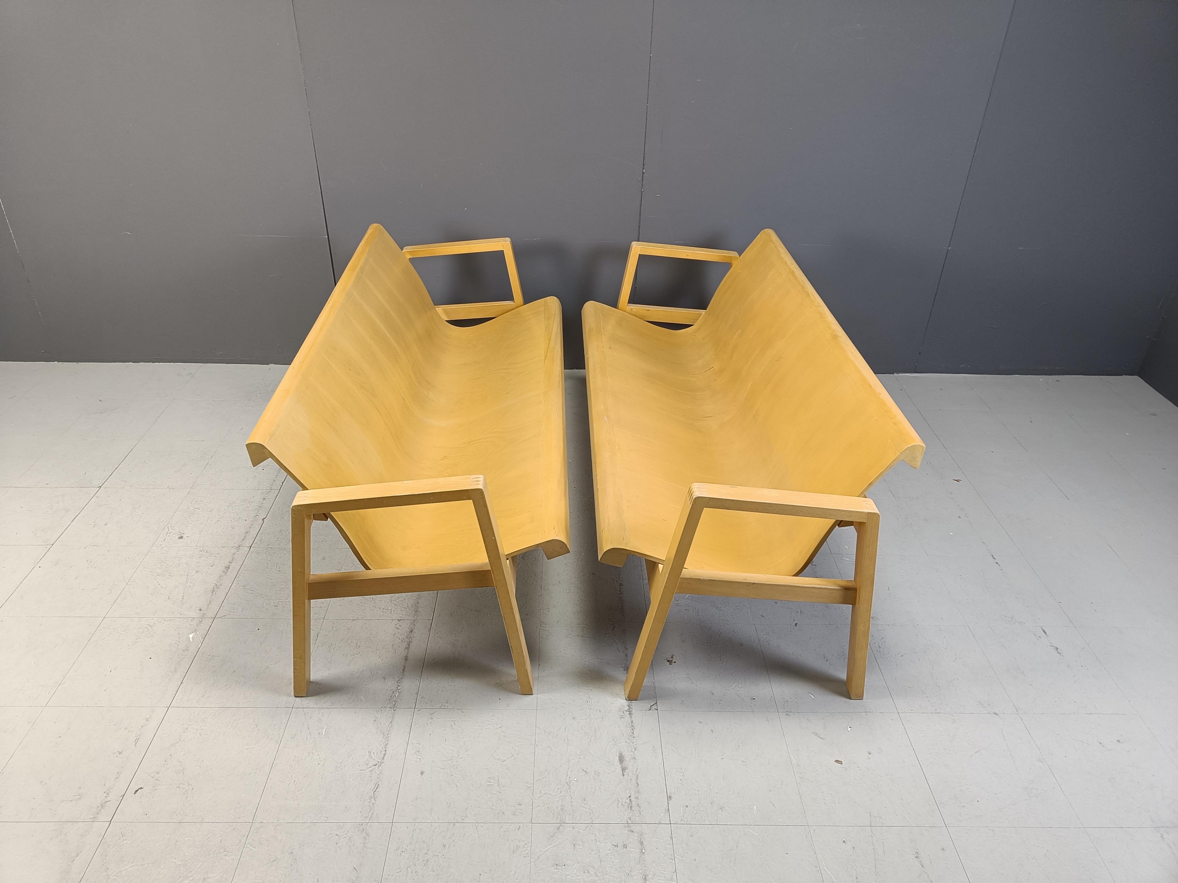 Sperrholzbänke aus der Mitte des Jahrhunderts in der Art von Alvar Aalto, 1960, 2er-Set (Mitte des 20. Jahrhunderts) im Angebot