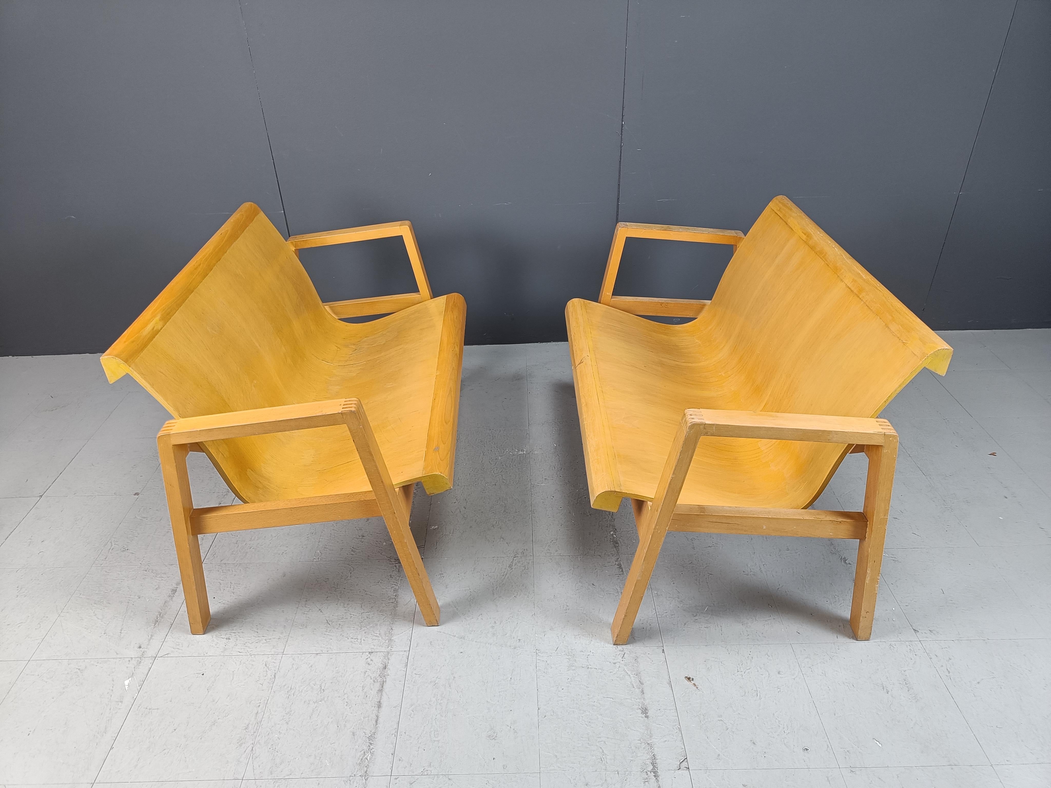 Sperrholzbänke aus der Mitte des Jahrhunderts in der Art von Alvar Aalto, 1960, 2er-Set im Angebot 1