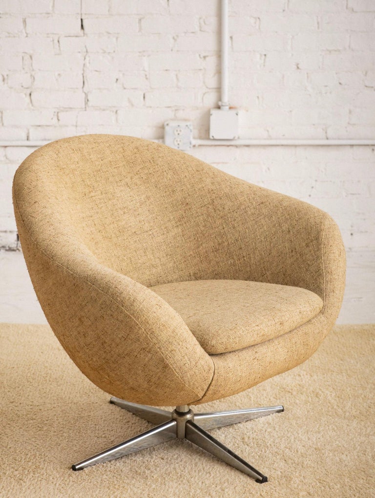 Mid Century Pod Chair By Burris Industries At 1stdibs Mid Century Pod Chair By Burris, Round Pod Swivel Chair