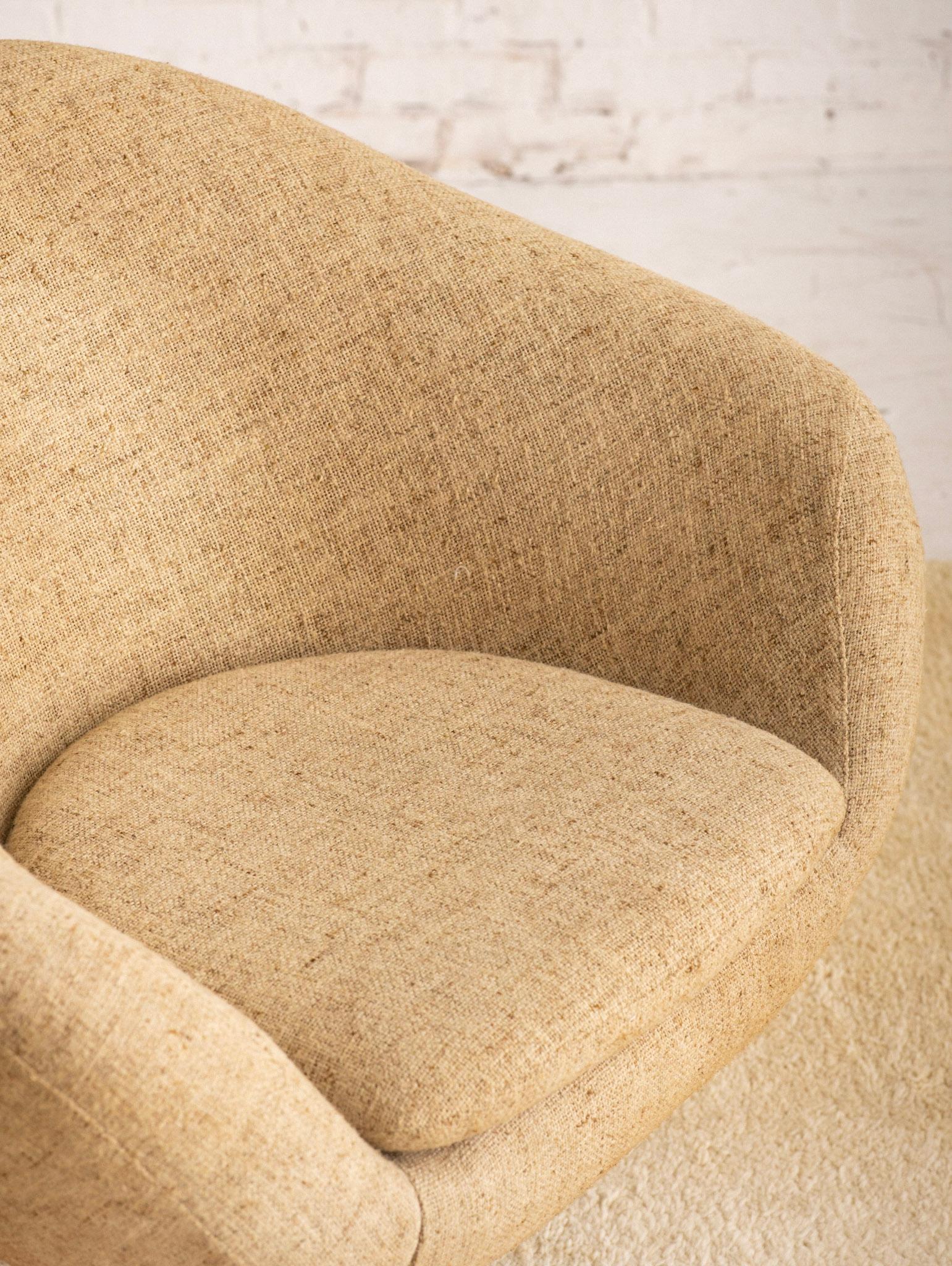 Mid Century Pod Chair by Burris Industries In Good Condition In Brooklyn, NY