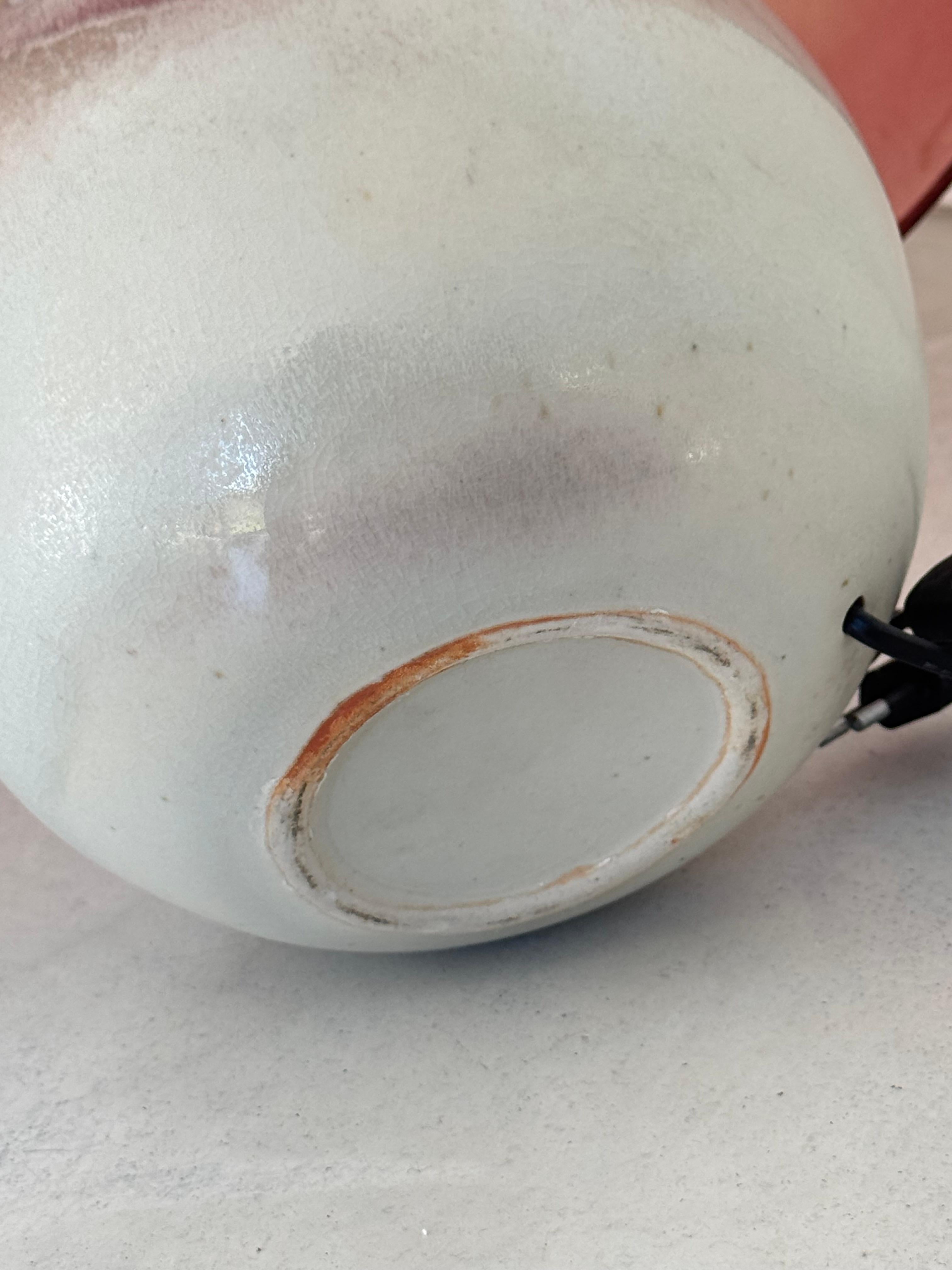 Lámpara de mesa de cerámica francesa poética de mediados de siglo con pantalla botánica original Años 60 en venta 9