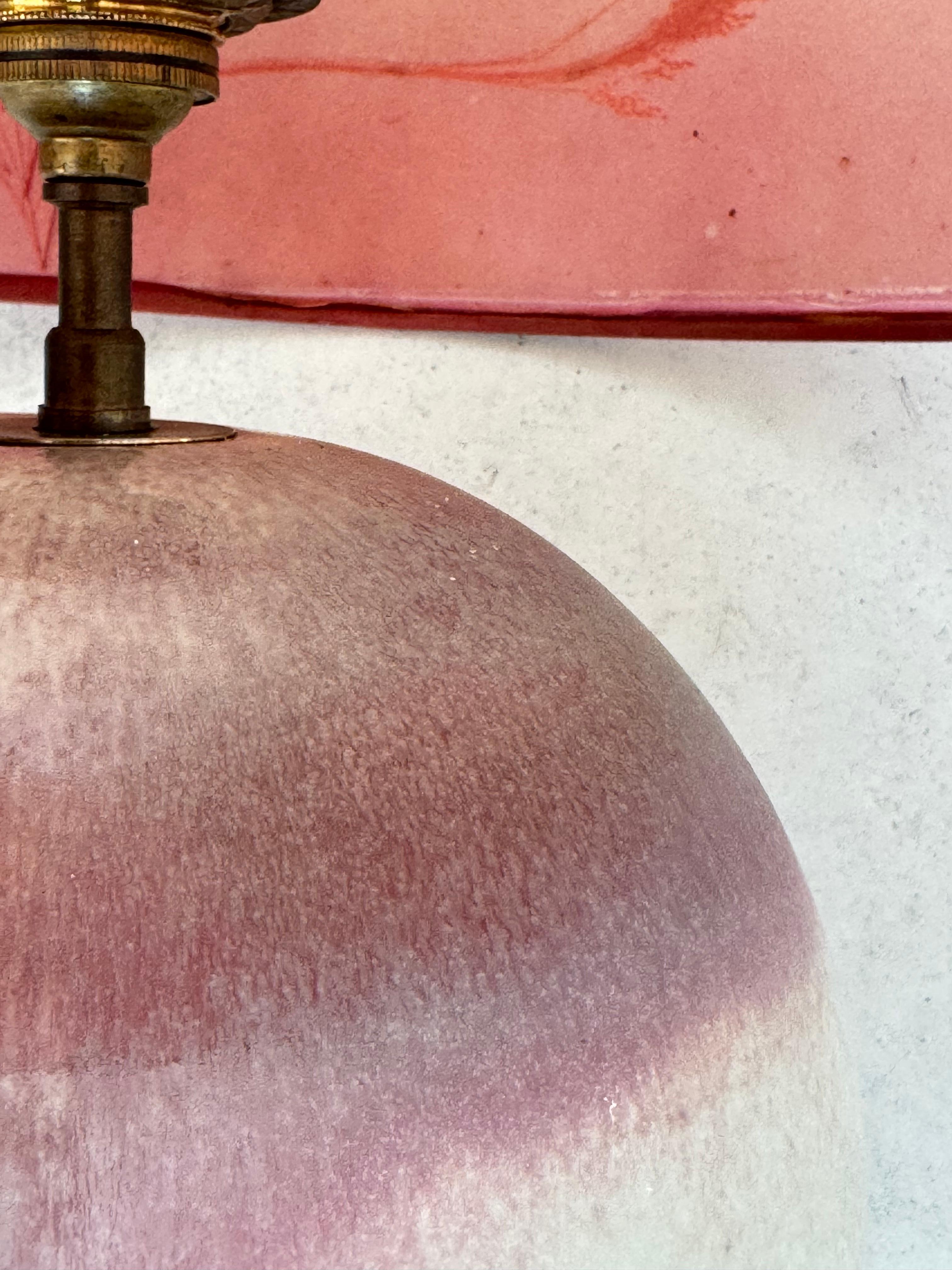 Lámpara de mesa de cerámica francesa poética de mediados de siglo con pantalla botánica original Años 60 en venta 10