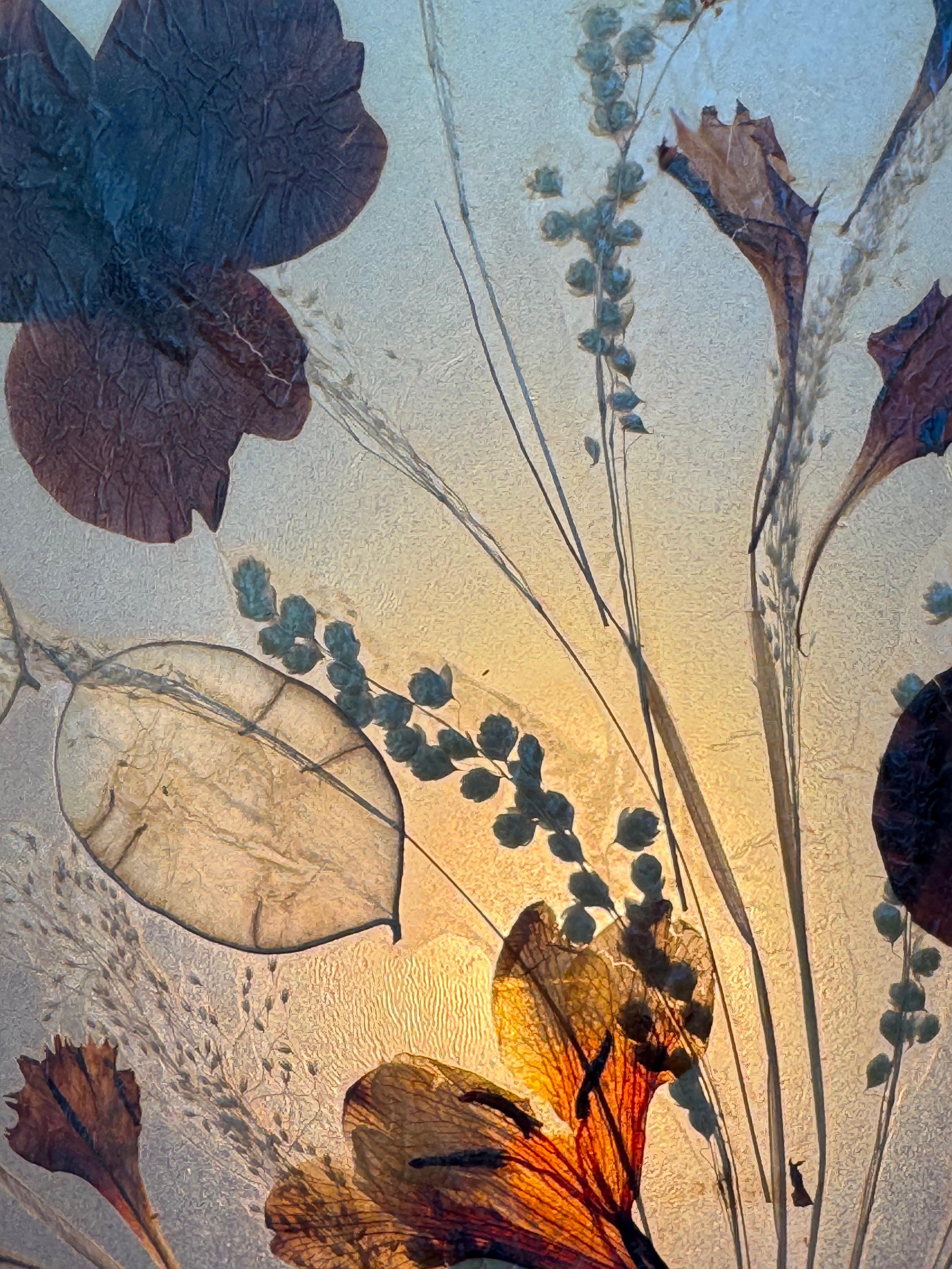 Lámpara de mesa de cerámica francesa poética de mediados de siglo con pantalla botánica original Años 60 Francés en venta