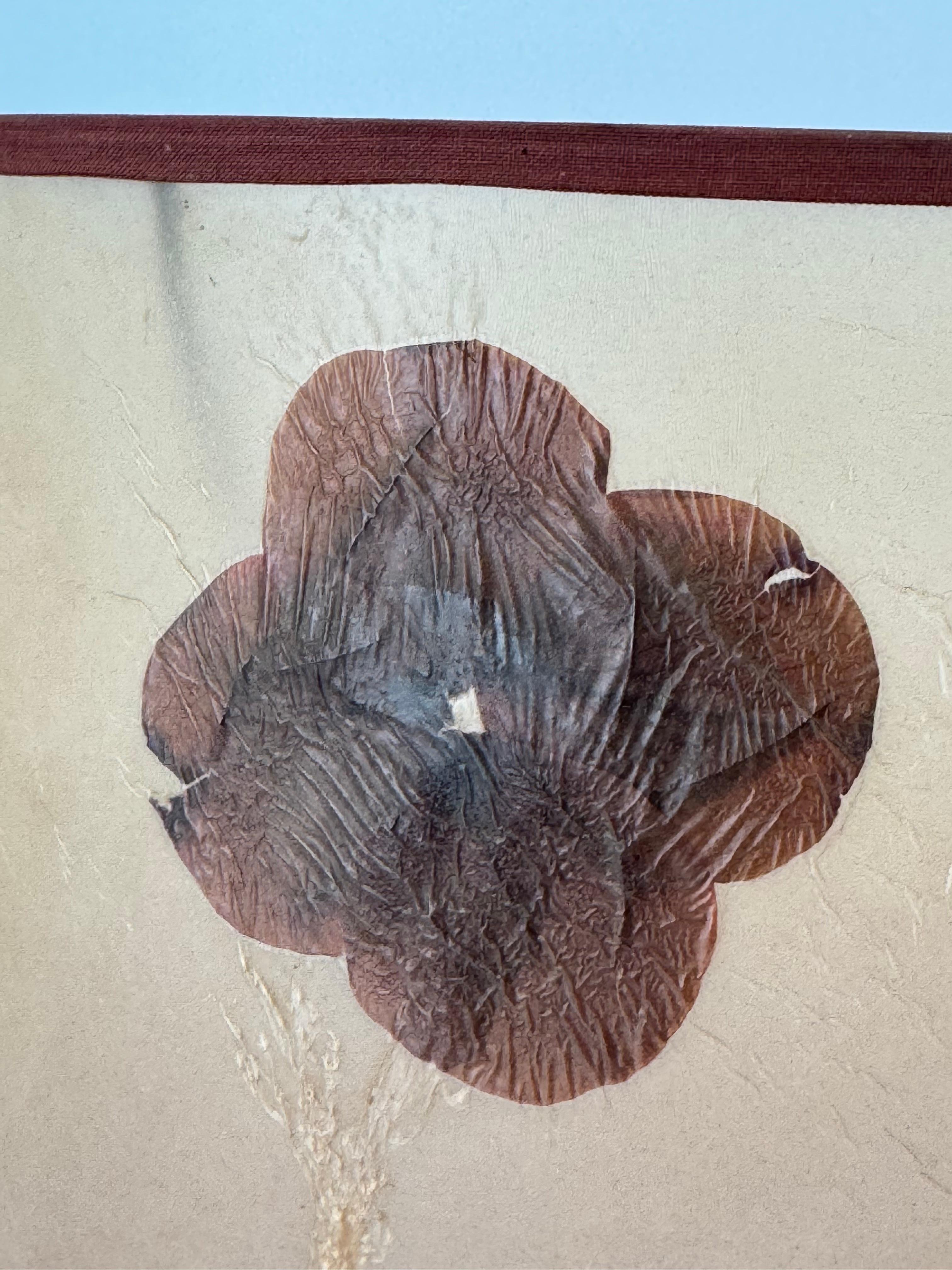 Lámpara de mesa de cerámica francesa poética de mediados de siglo con pantalla botánica original Años 60 en Bueno estado para la venta en leucate, FR