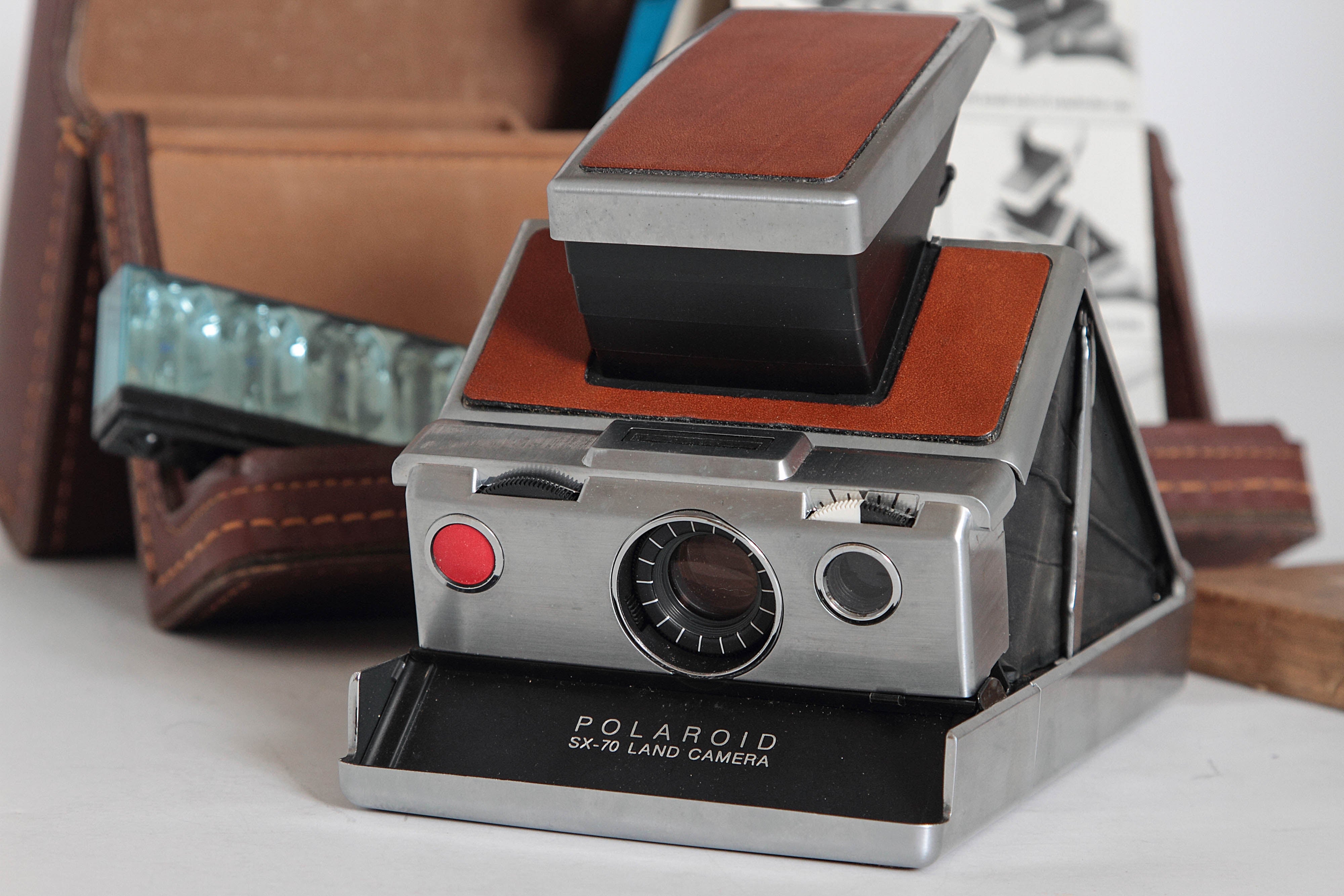 polaroid sx-70 land camera with leather case
