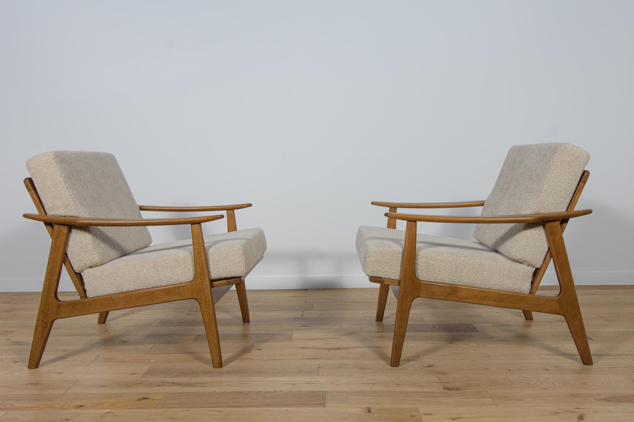  Mid Century Polish Armchairs Model 5825, 1960s, set of 2 In Excellent Condition For Sale In GNIEZNO, 30
