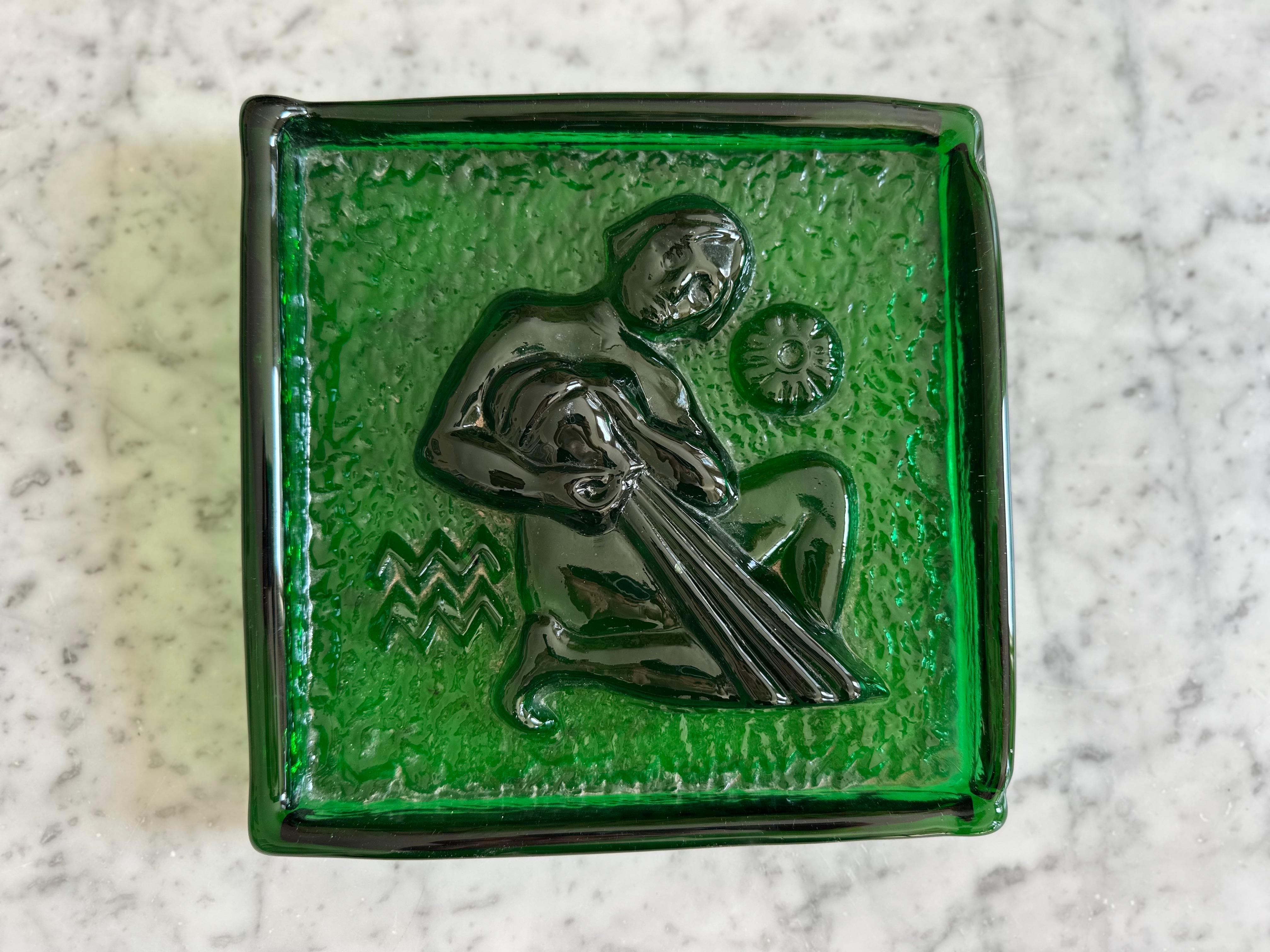 Polnischer Zodiac-Block aus der Jahrhundertmitte aus Glas - Wassermann im Zustand „Hervorragend“ im Angebot in Hamburg, DE