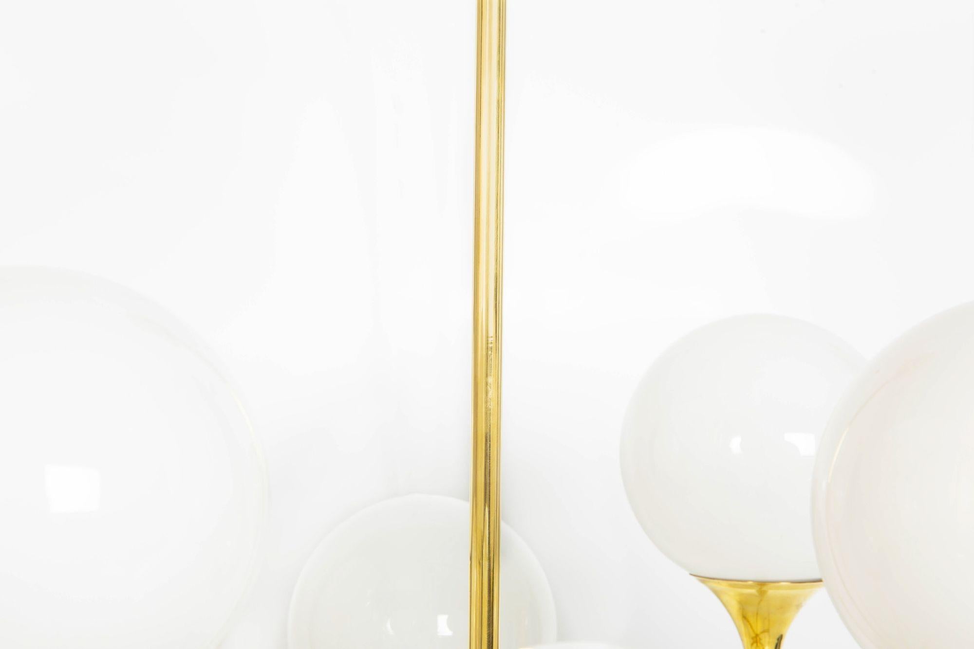 Mid-Century Polished Brass Eight-Light Chandelier by Gaetano Sciolari ca. 1970s For Sale 2