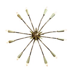 Lampadario a 12 luci in ottone lucido e smalto verde in stile Mid-Century di Stilnovo