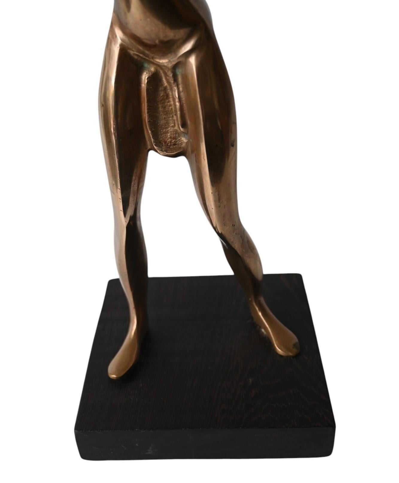 Mid-Century moderno Metà secolo Statua africanista stilizzata in ottone lucido stile Hagenhauer in vendita