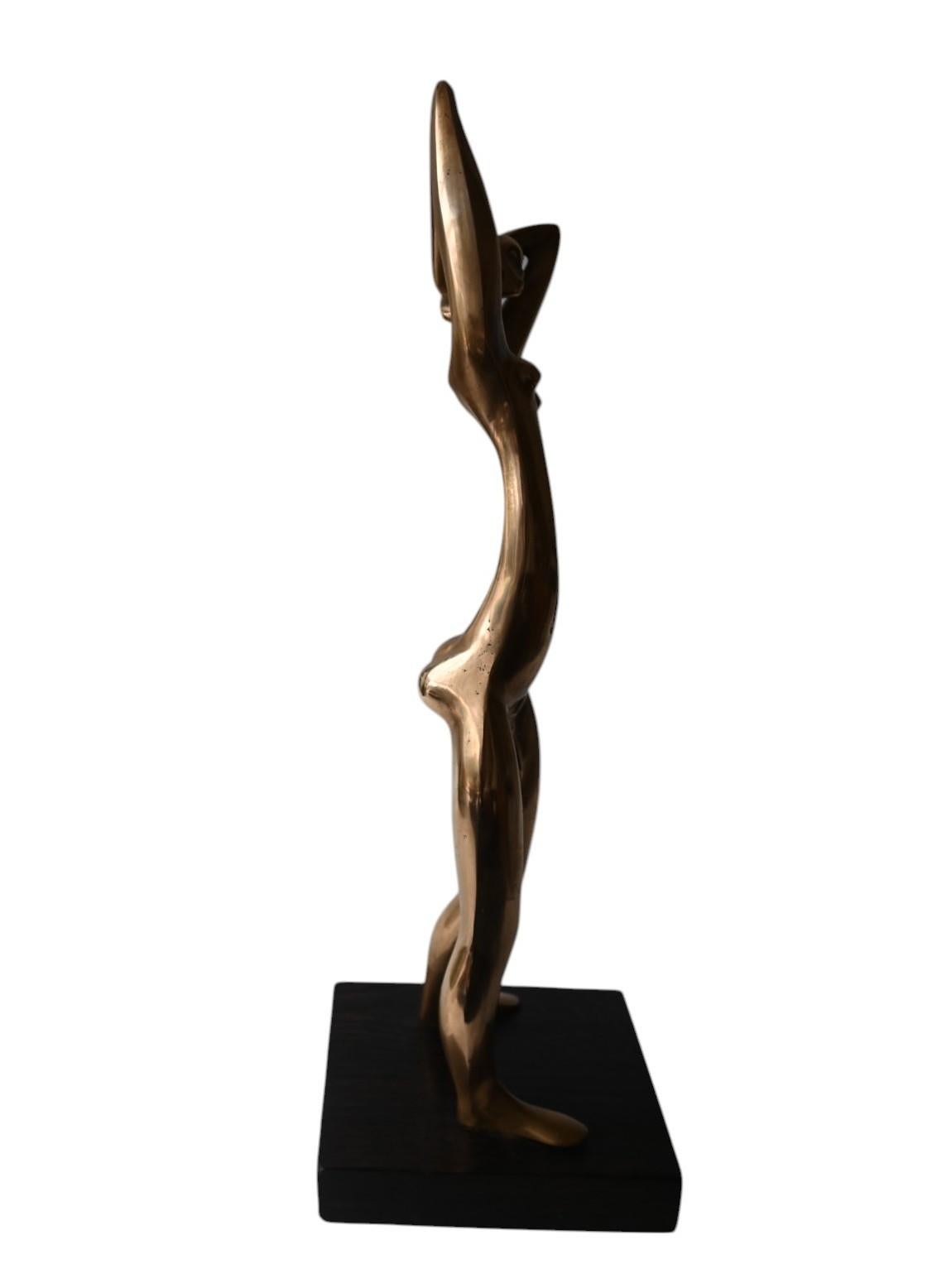 Metà secolo Statua africanista stilizzata in ottone lucido stile Hagenhauer In condizioni buone in vendita a Bilzen, BE