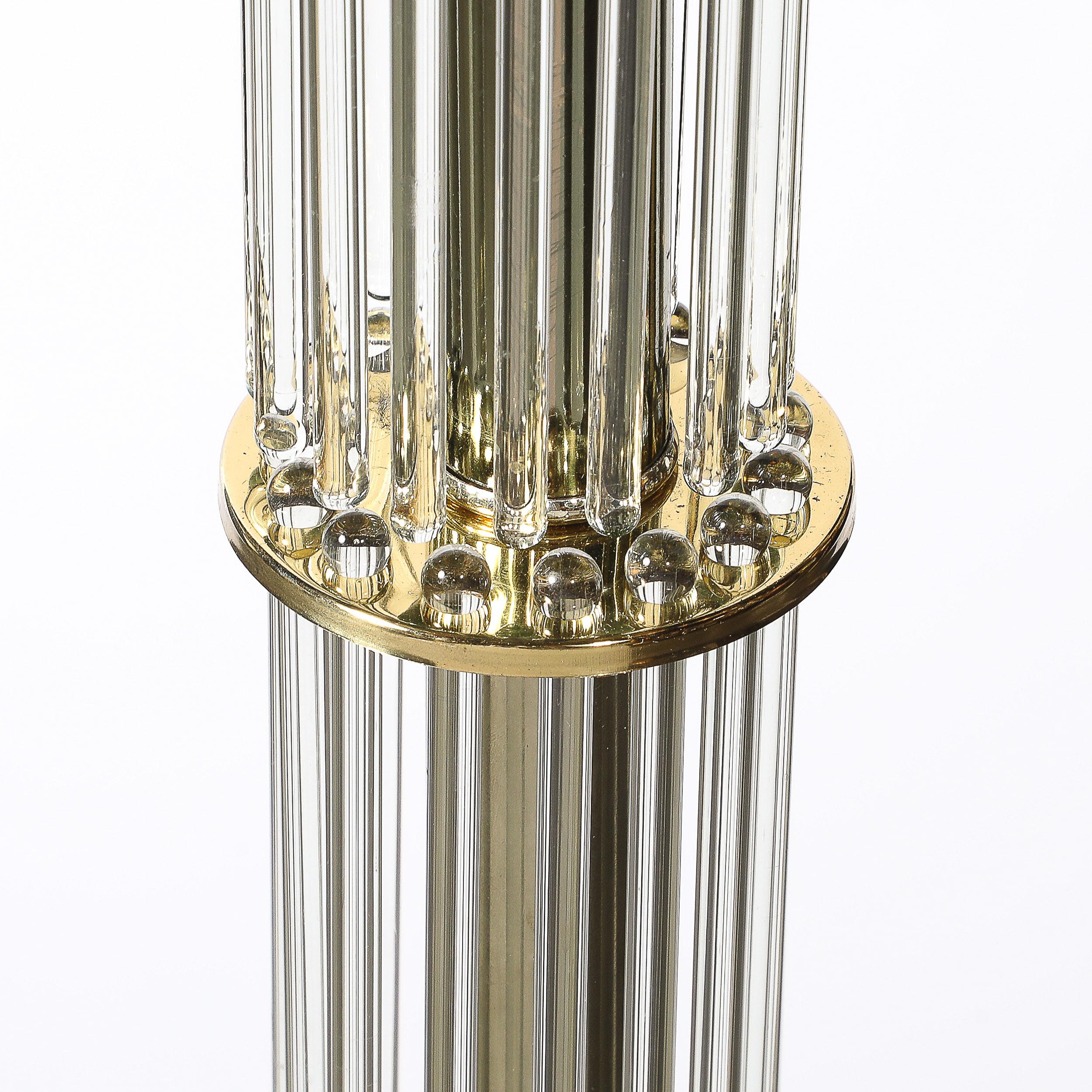 Lampada da terra Mid-Century in ottone lucido con dettagli in vetro di Lightolier in vendita 1