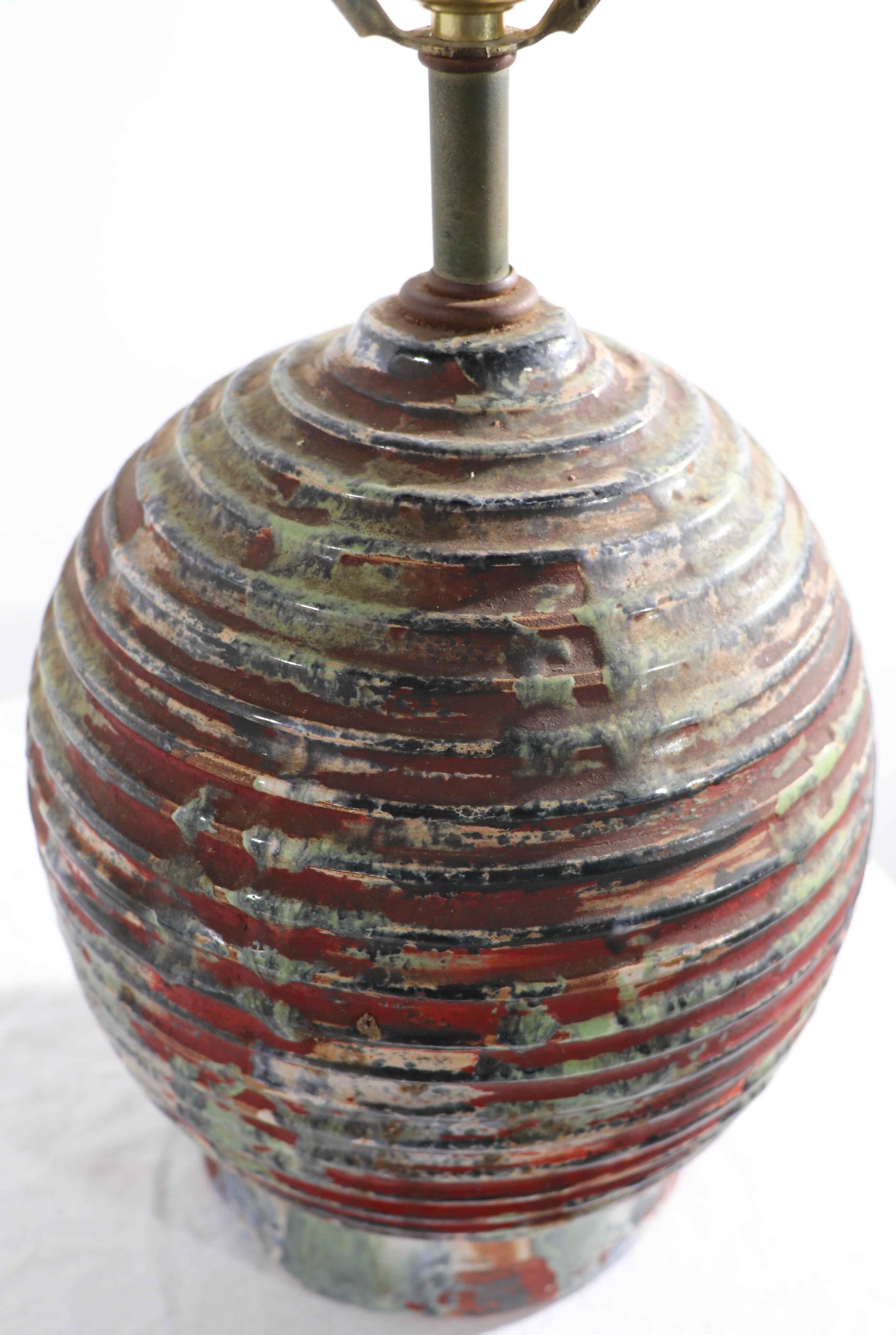 Polychrome Keramik-Tischlampe aus der Mitte des Jahrhunderts von Kelby (amerikanisch) im Angebot