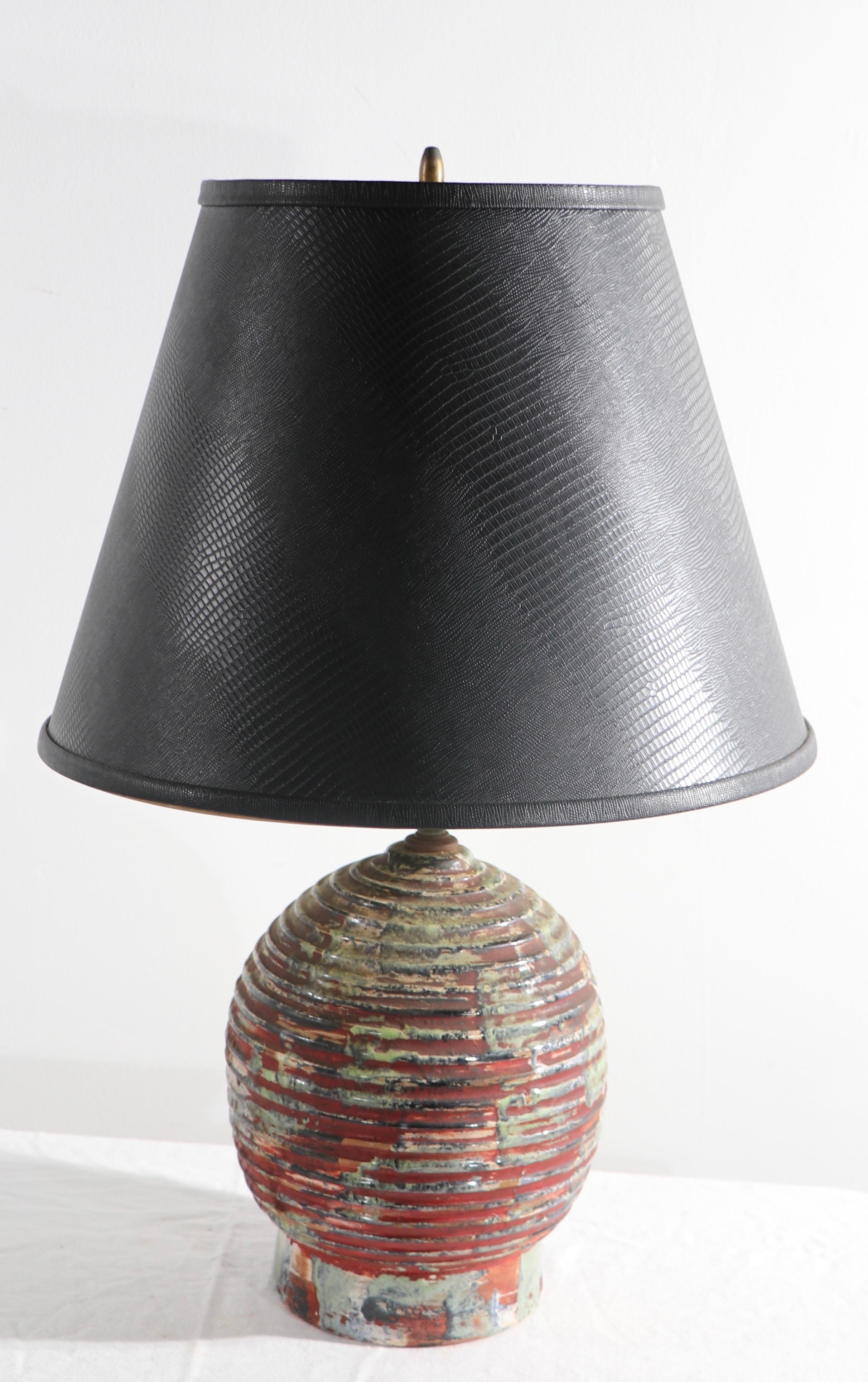 Polychrome Keramik-Tischlampe aus der Mitte des Jahrhunderts von Kelby im Angebot 1