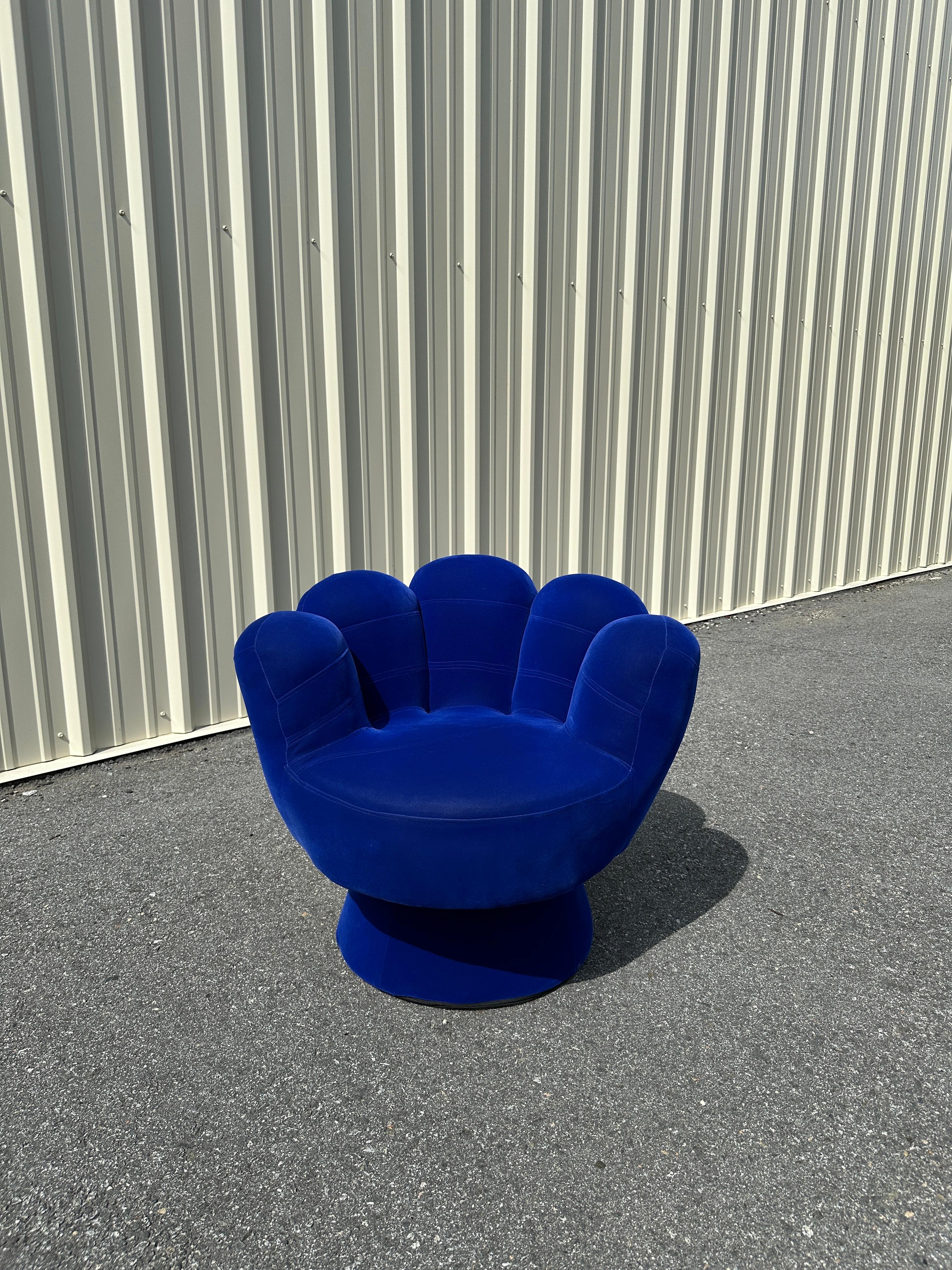 Sedia a mano blu Pop Art di metà secolo in vendita 3