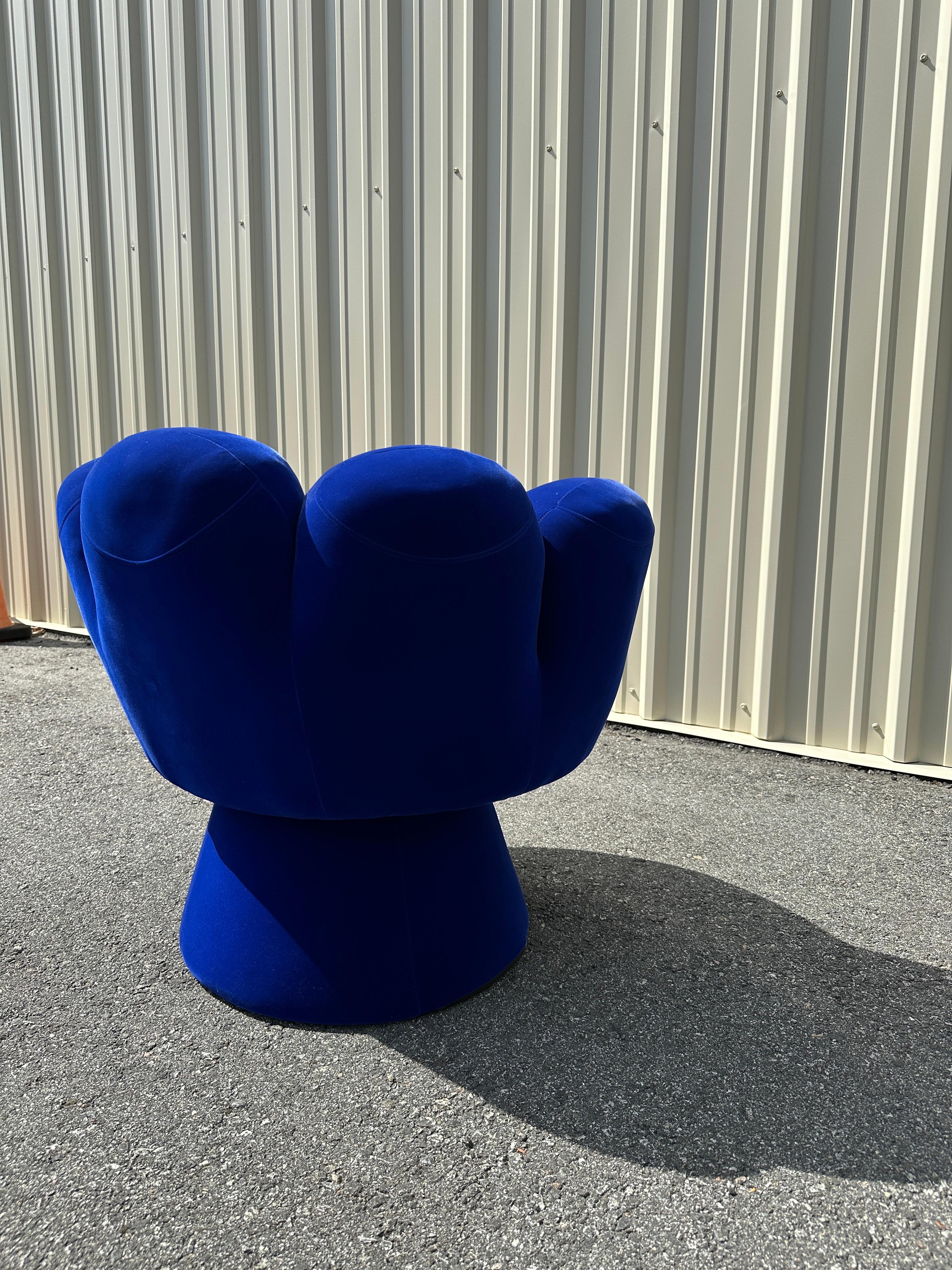 Sedia a mano blu Pop Art di metà secolo in vendita 1