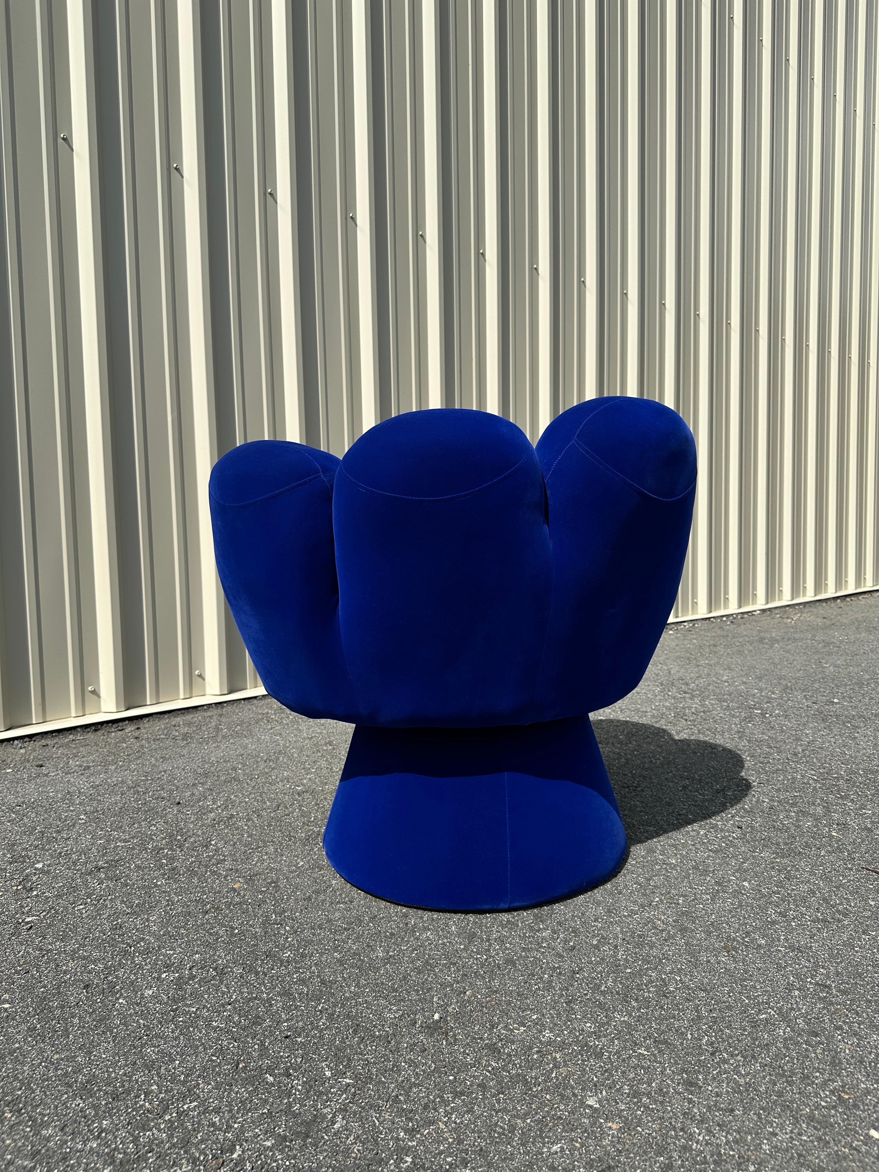 Sedia a mano blu Pop Art di metà secolo in vendita 2