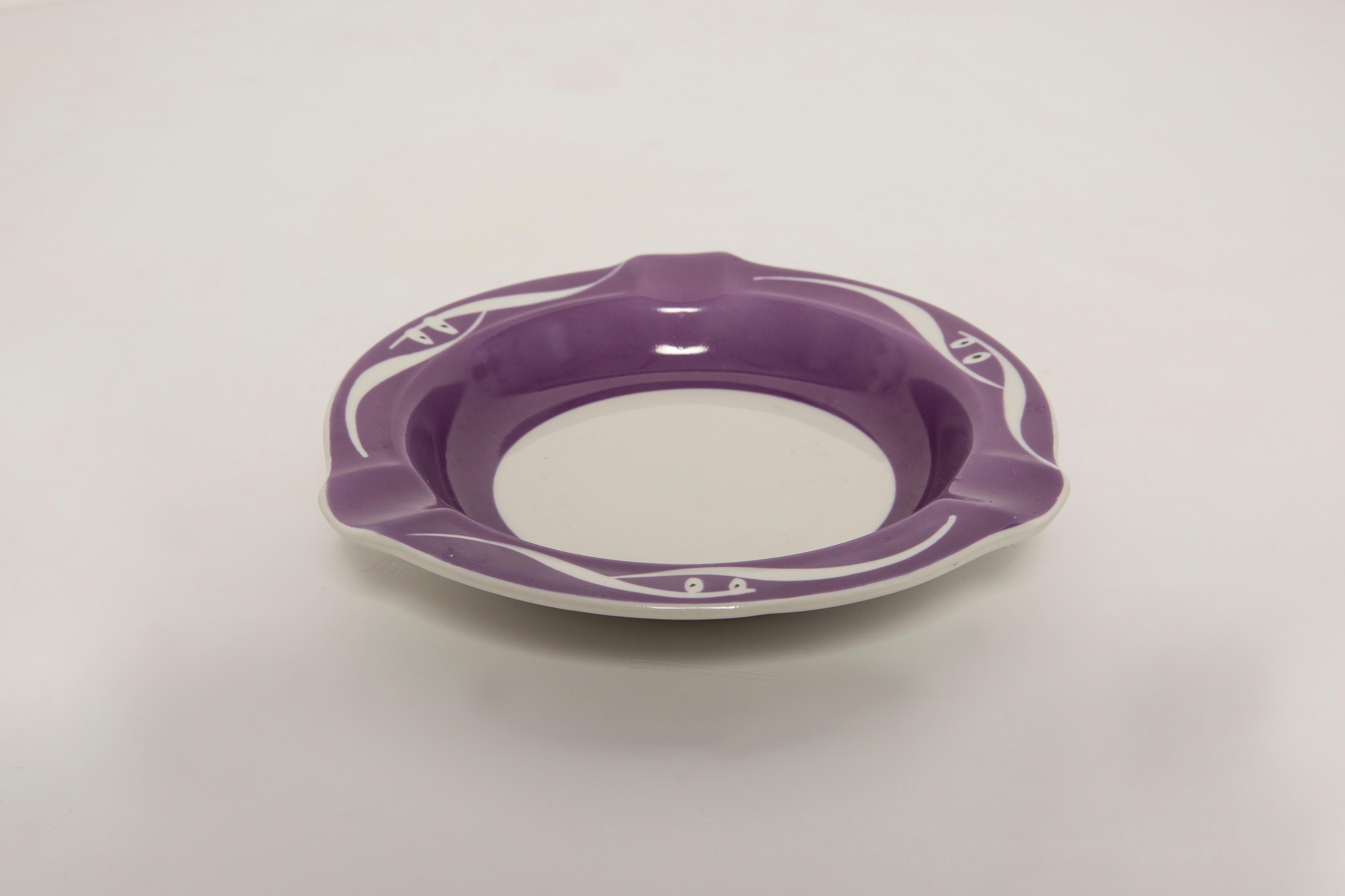Mid Century Porcelain Ceramic Purple Violet Ashtray, Europe, 1970s In Good Condition For Sale In 05-080 Hornowek, PL