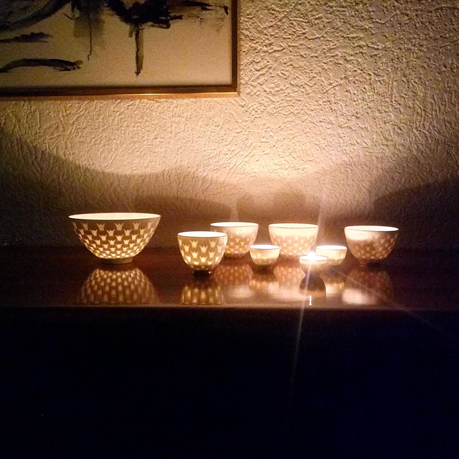 Midcentury set of eight porcelain crown bowls by Gunnar Nylund, Rörstrand, Sweden.
Exquisitely shaped and very thin porcelain bowls, satin glazed, foot enhanced with gold, each item marked under the bottom. All in excellent