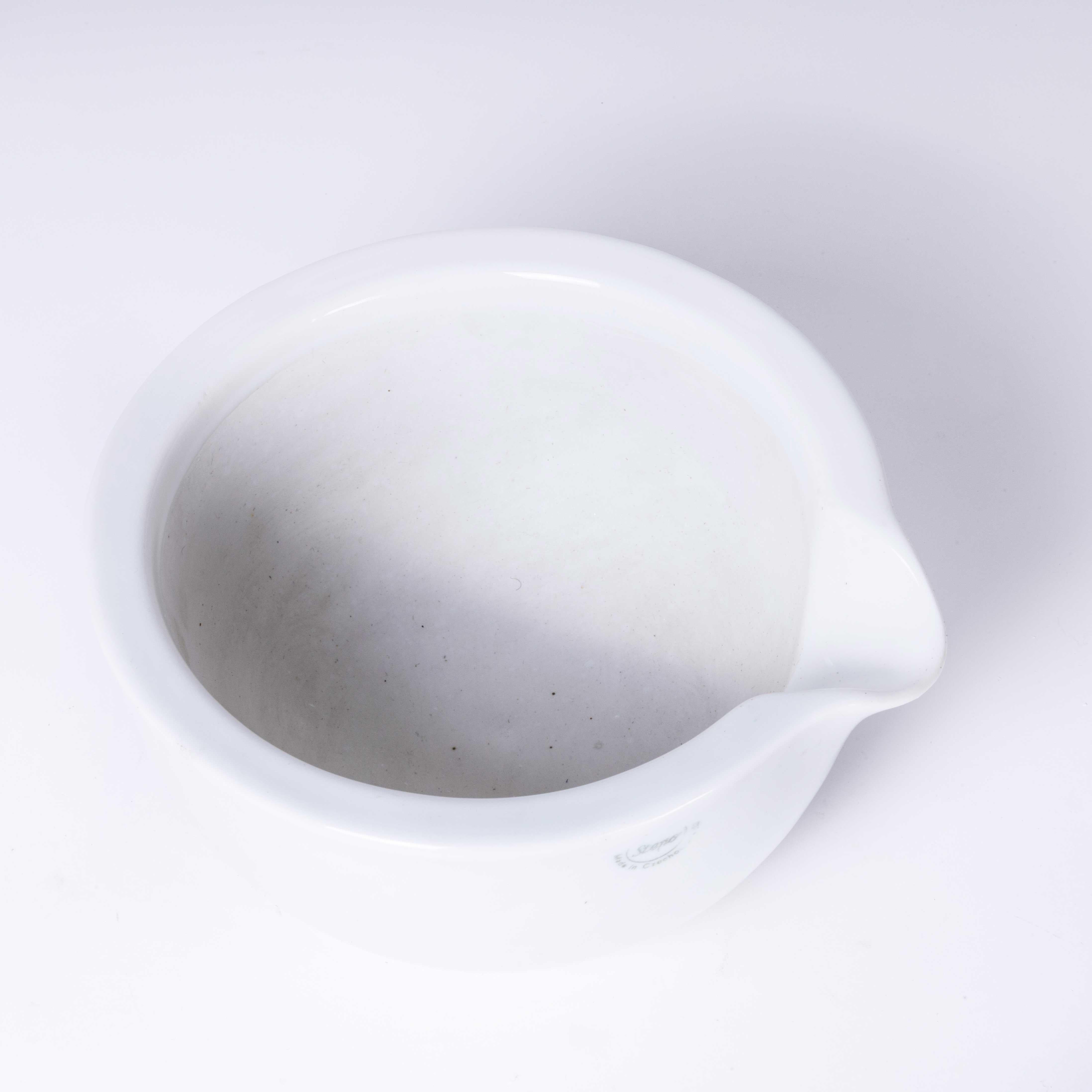 Mid Century Porcelain Crucible Laboratory Bowl In condizioni ottime in vendita a Hook, Hampshire