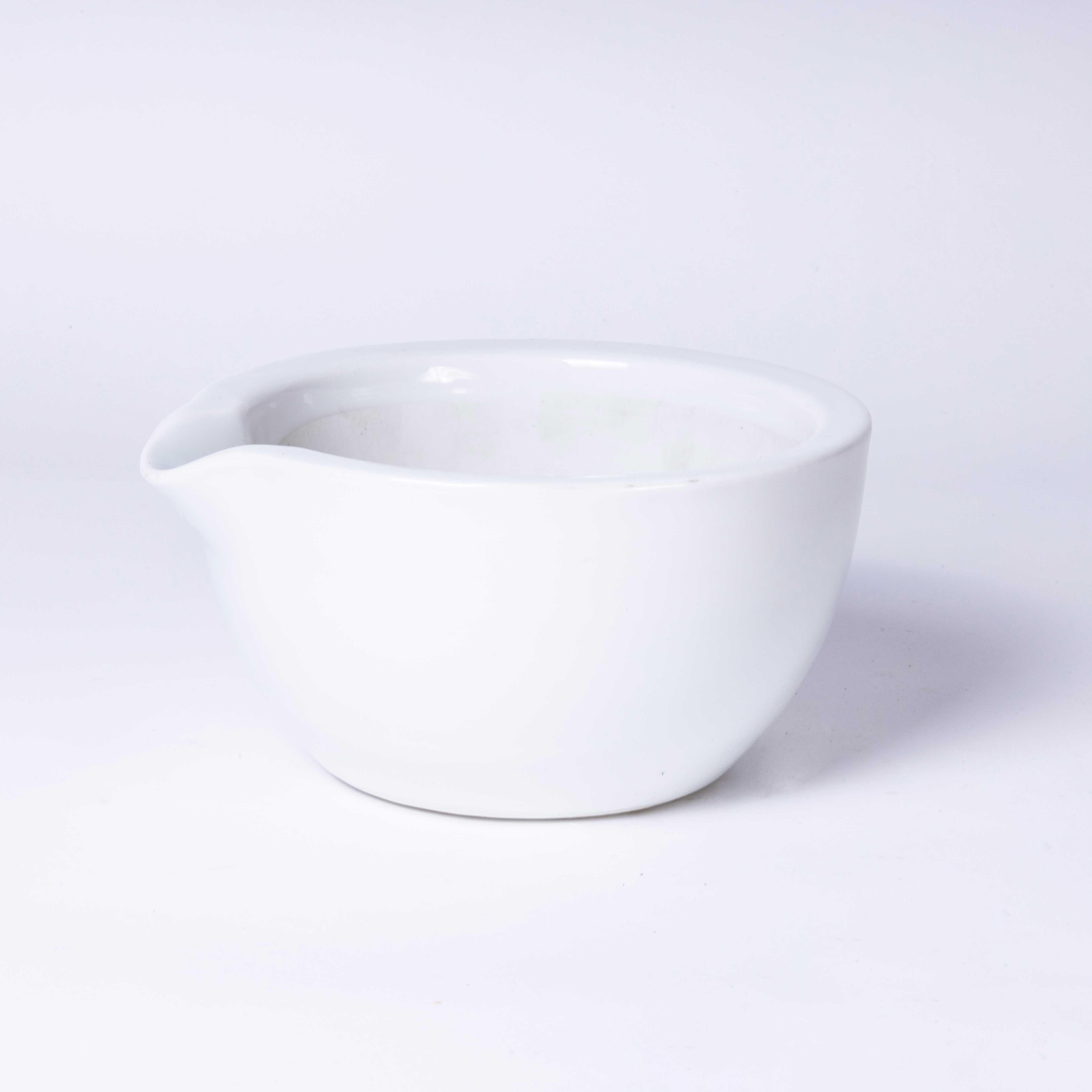 XX secolo Mid Century Porcelain Crucible Laboratory Bowl in vendita