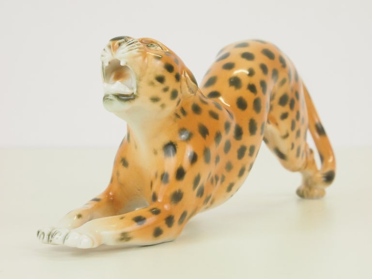 Midcentury Porcelain Figurine Depicting a Leppard by Karl ENS Volkstedt Dresden For Sale 3