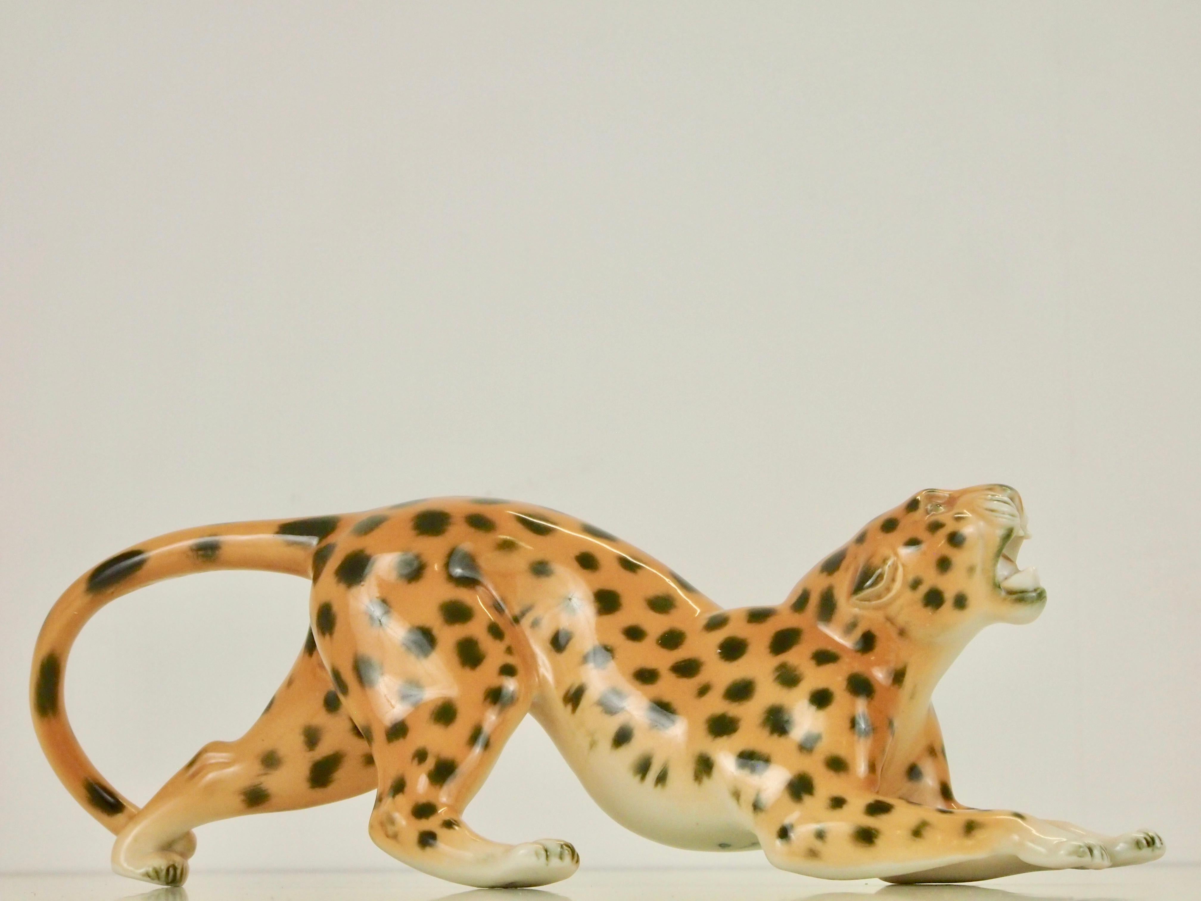 Lovely vintage midcentury German porcelain figurine depicting a growling wild cat/leppard.

This beautiful high quality porcelain piece has been produced by the Dresden porcelain manufacturer Karl ENS Volkstedt in the former century and is still
