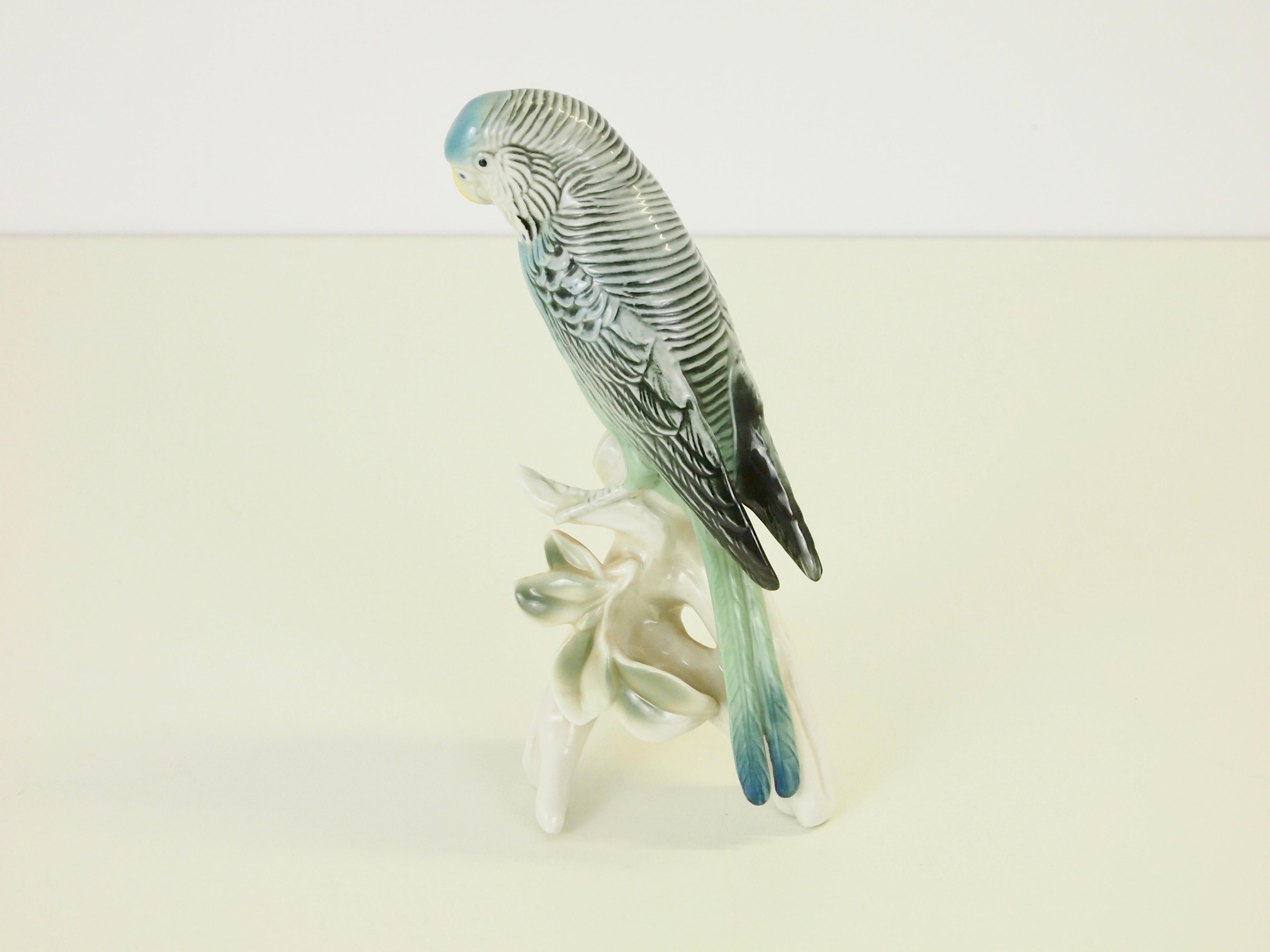 Midcentury Porcelain Figurine Depicting a Parrot by Porzellanfabrik Karl Ens In Good Condition For Sale In Hilversum, Noord Holland